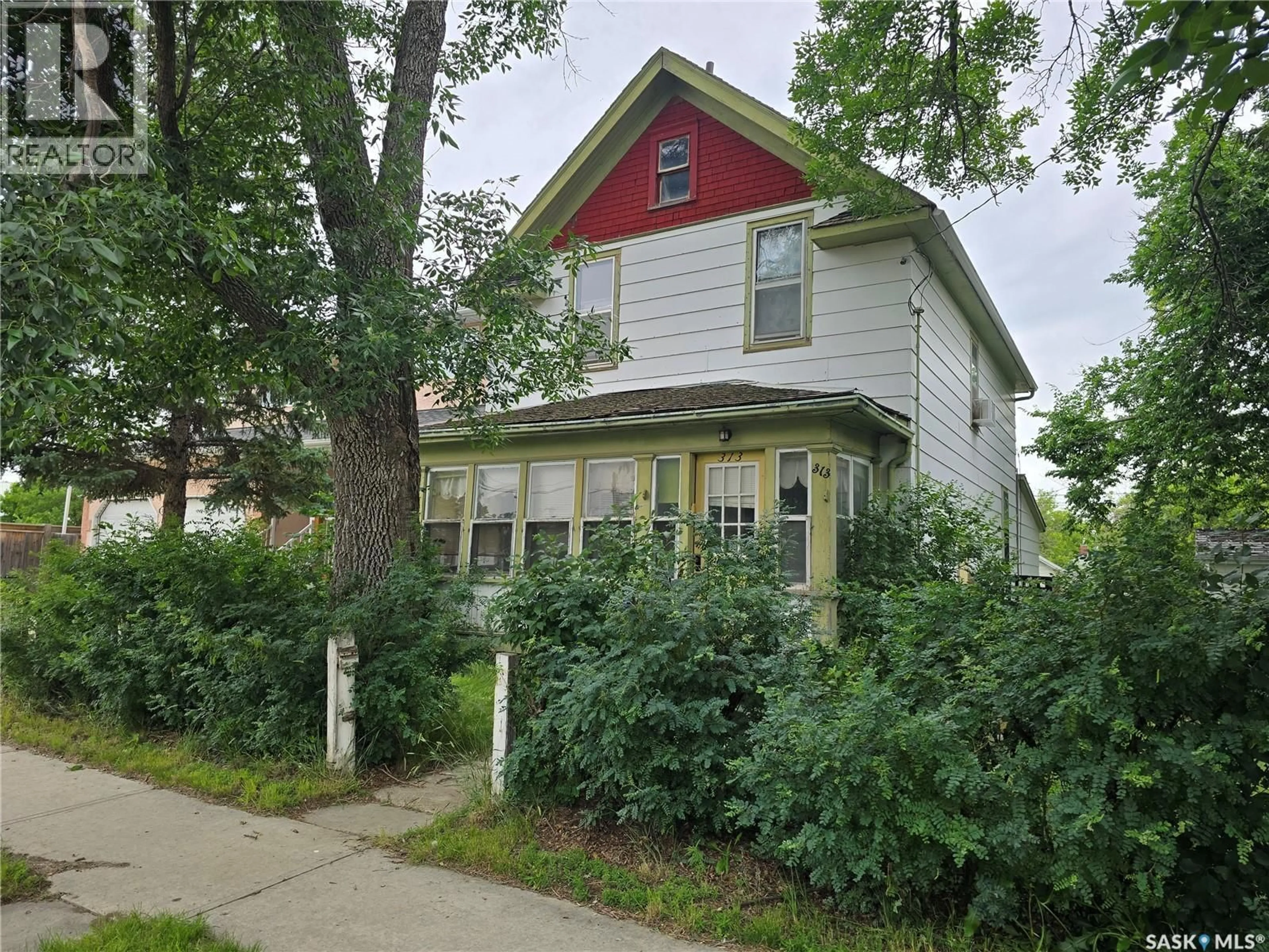 Home with vinyl exterior material, street for 313 3RD AVENUE, Weyburn Saskatchewan S4H1X5