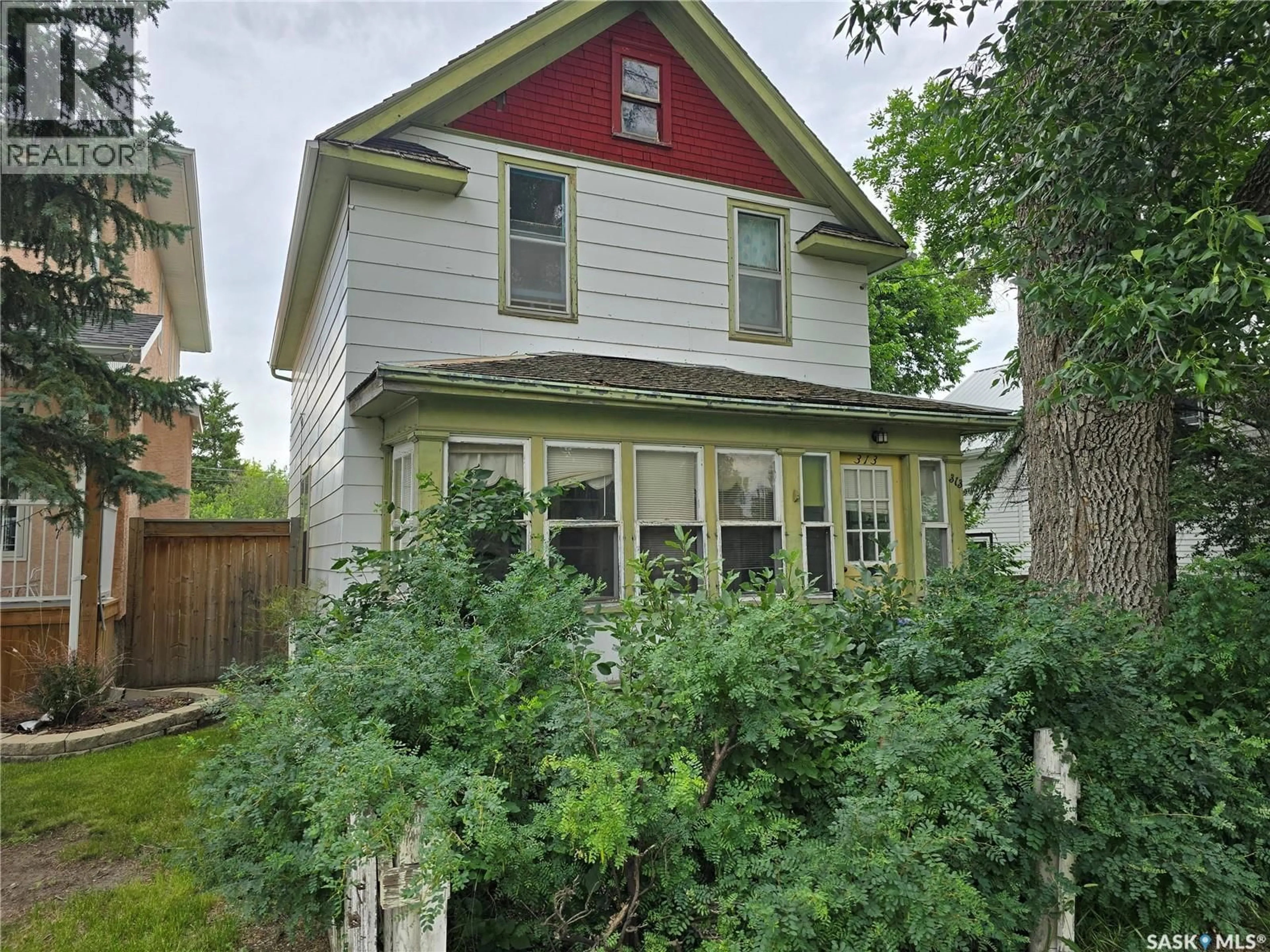 Home with vinyl exterior material, street for 313 3RD AVENUE, Weyburn Saskatchewan S4H1X5