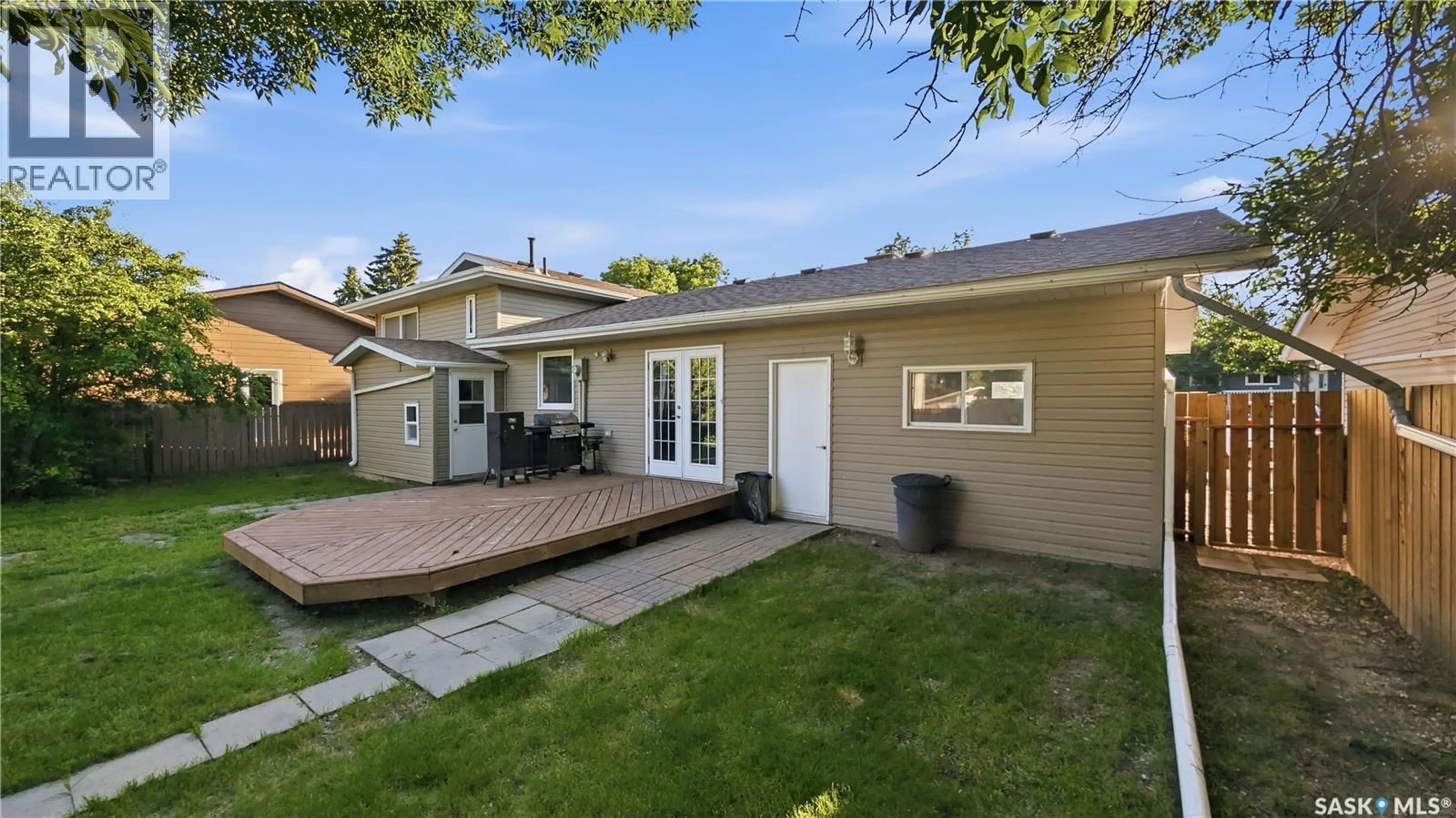 Home with vinyl exterior material, street for 1012 6TH STREET, Rosetown Saskatchewan S0L2V0