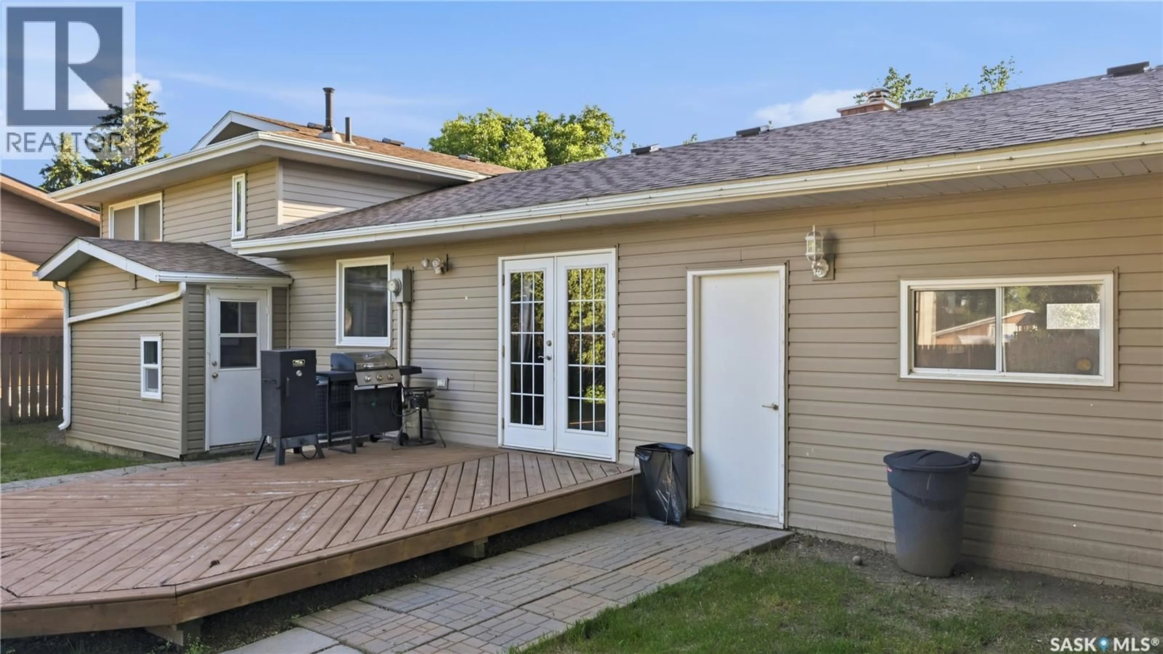 Patio, street for 1012 6TH STREET, Rosetown Saskatchewan S0L2V0