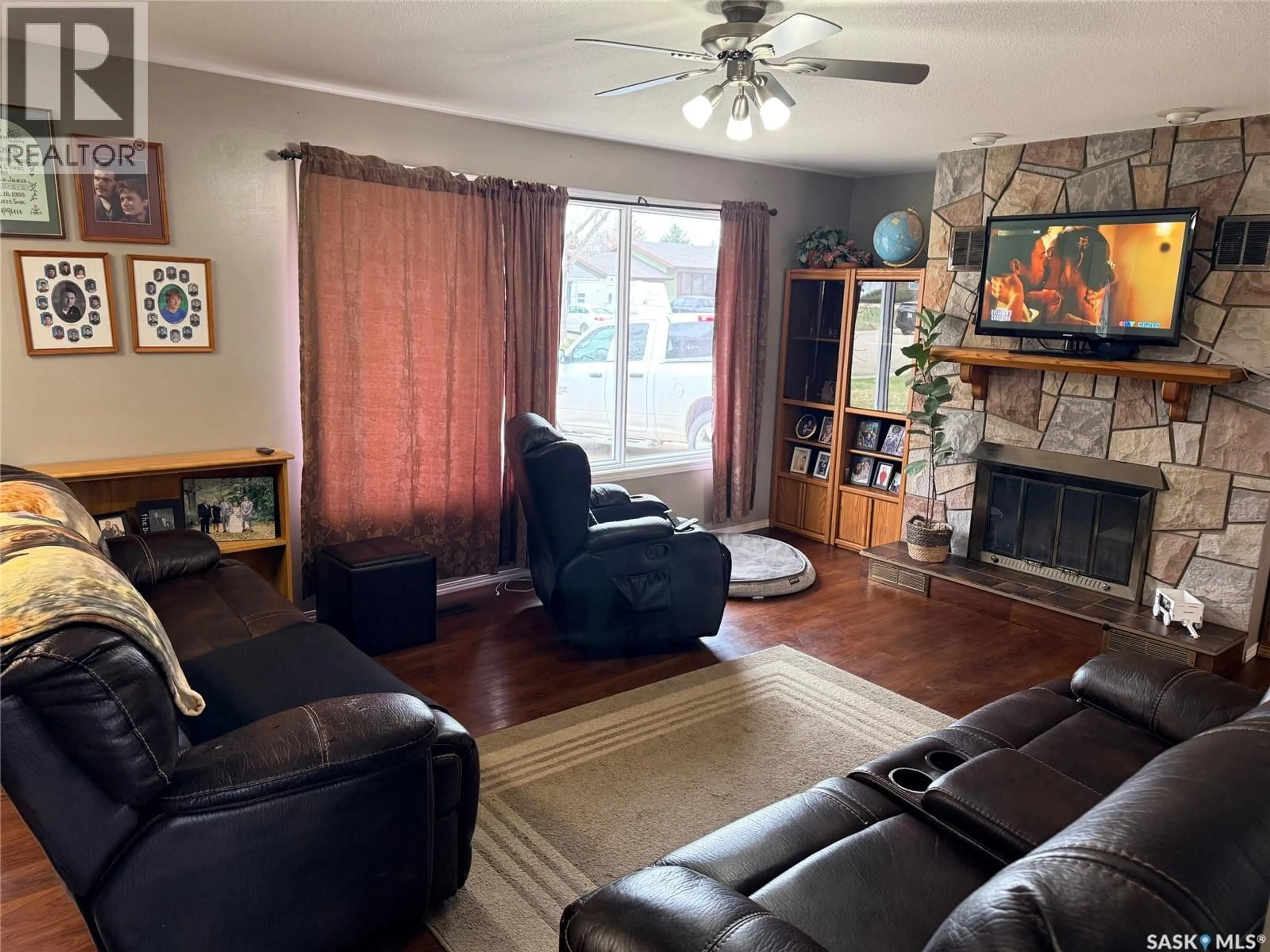 Living room with furniture, unknown for 1012 6TH STREET, Rosetown Saskatchewan S0L2V0