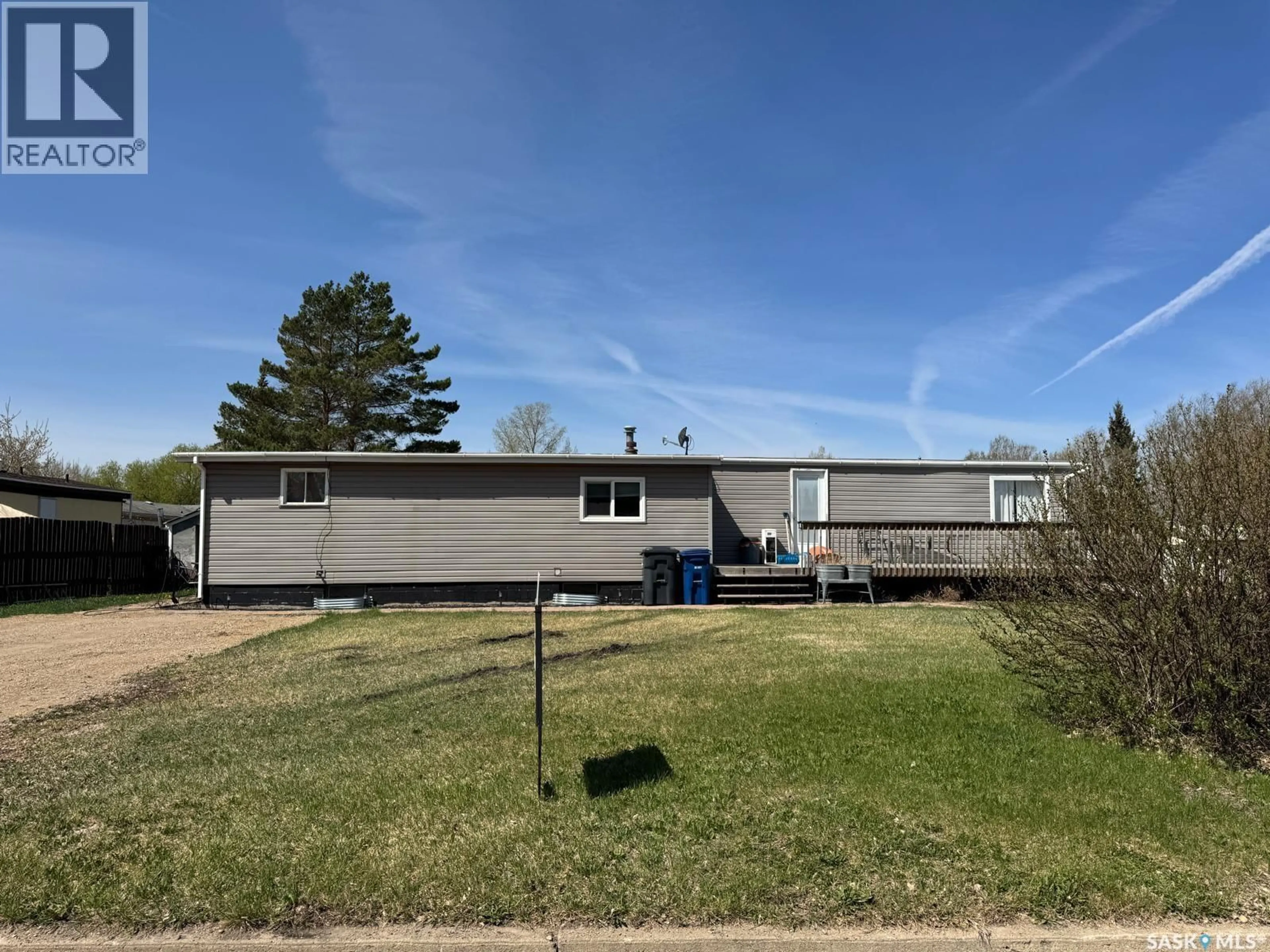 A pic from outside/outdoor area/front of a property/back of a property/a pic from drone, building for 308 TESKY CRESCENT, Wynyard Saskatchewan S0A4T0