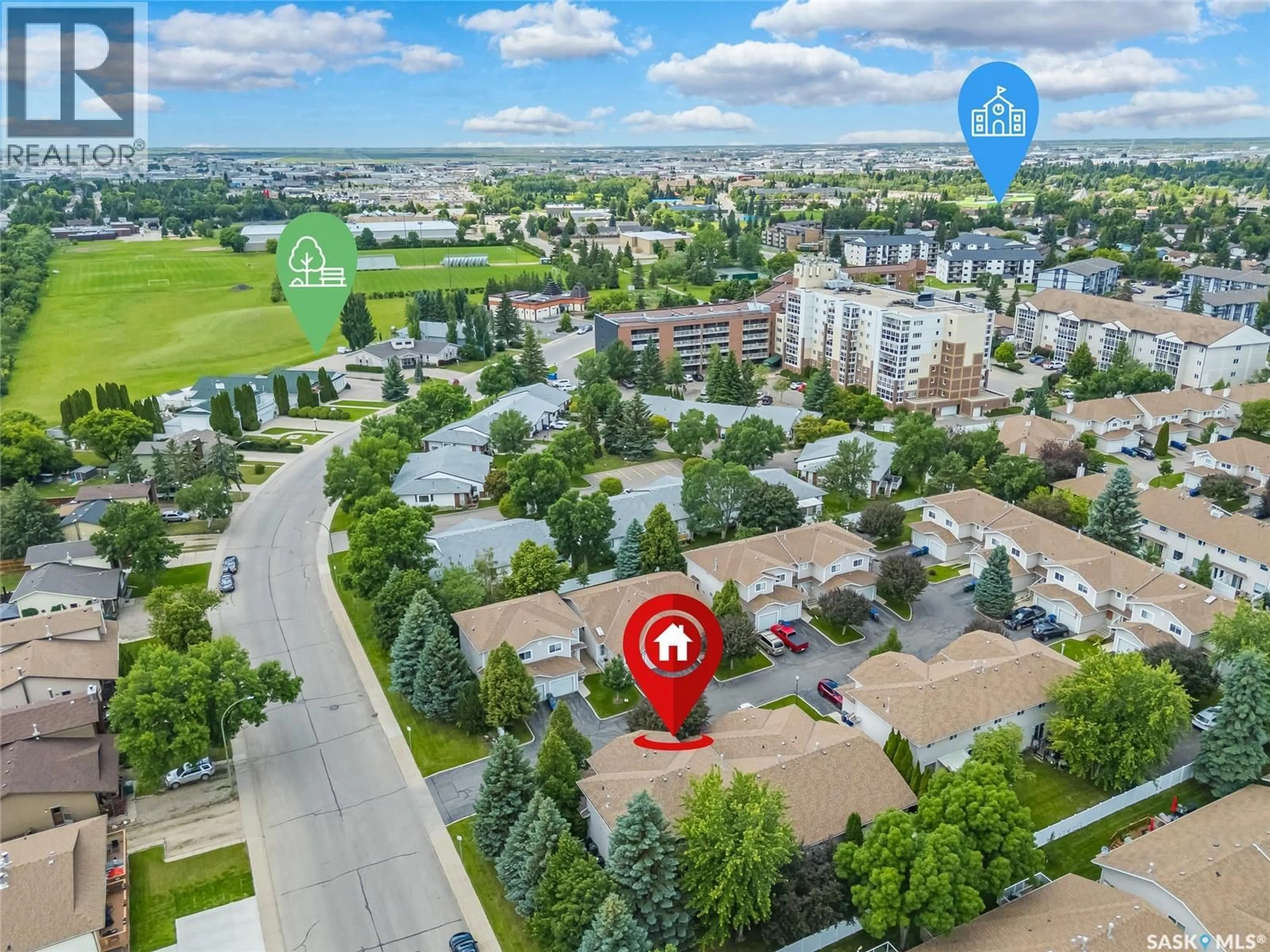 A pic from outside/outdoor area/front of a property/back of a property/a pic from drone, street for 123 212 LA RONGE ROAD, Saskatoon Saskatchewan S7K8E5