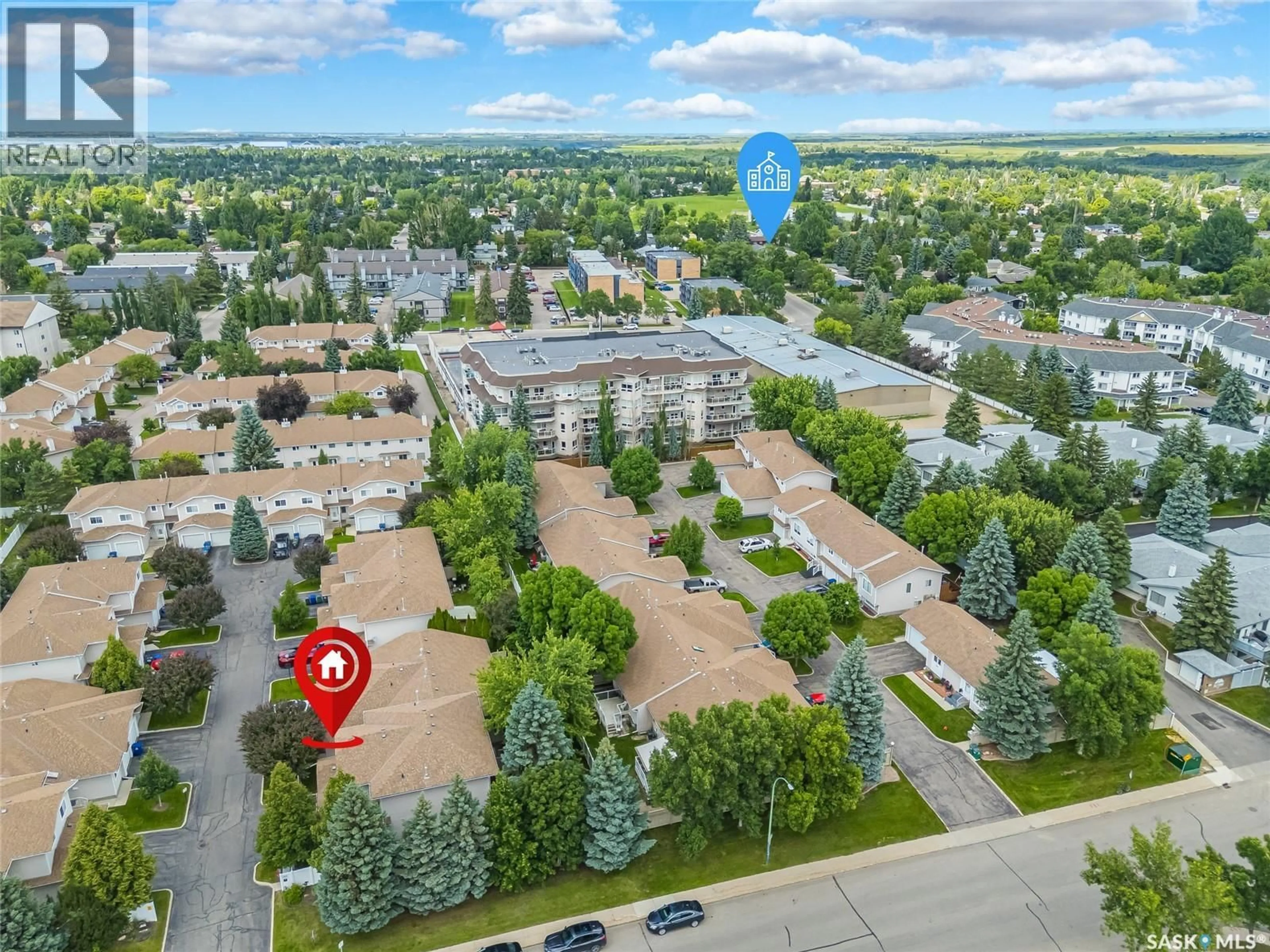 A pic from outside/outdoor area/front of a property/back of a property/a pic from drone, street for 123 212 LA RONGE ROAD, Saskatoon Saskatchewan S7K8E5