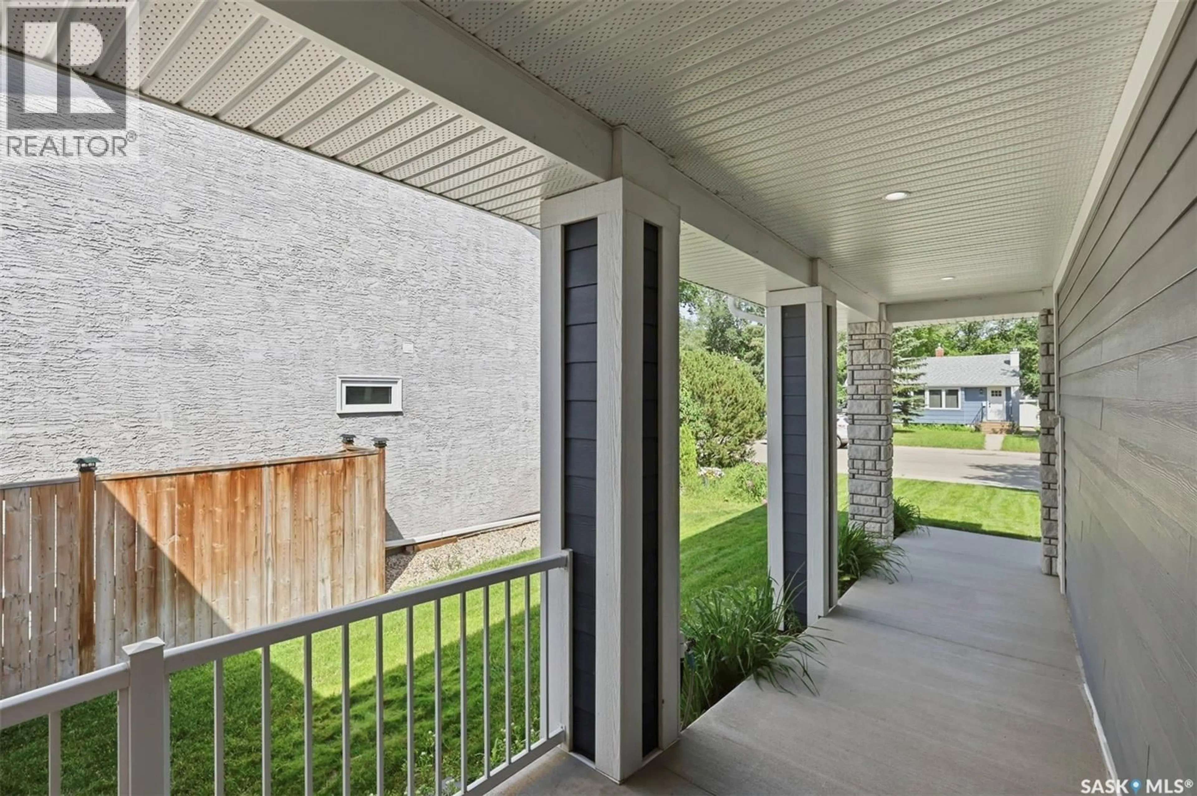 Patio, street for 1521 10TH AVENUE, Saskatoon Saskatchewan S7K3A7