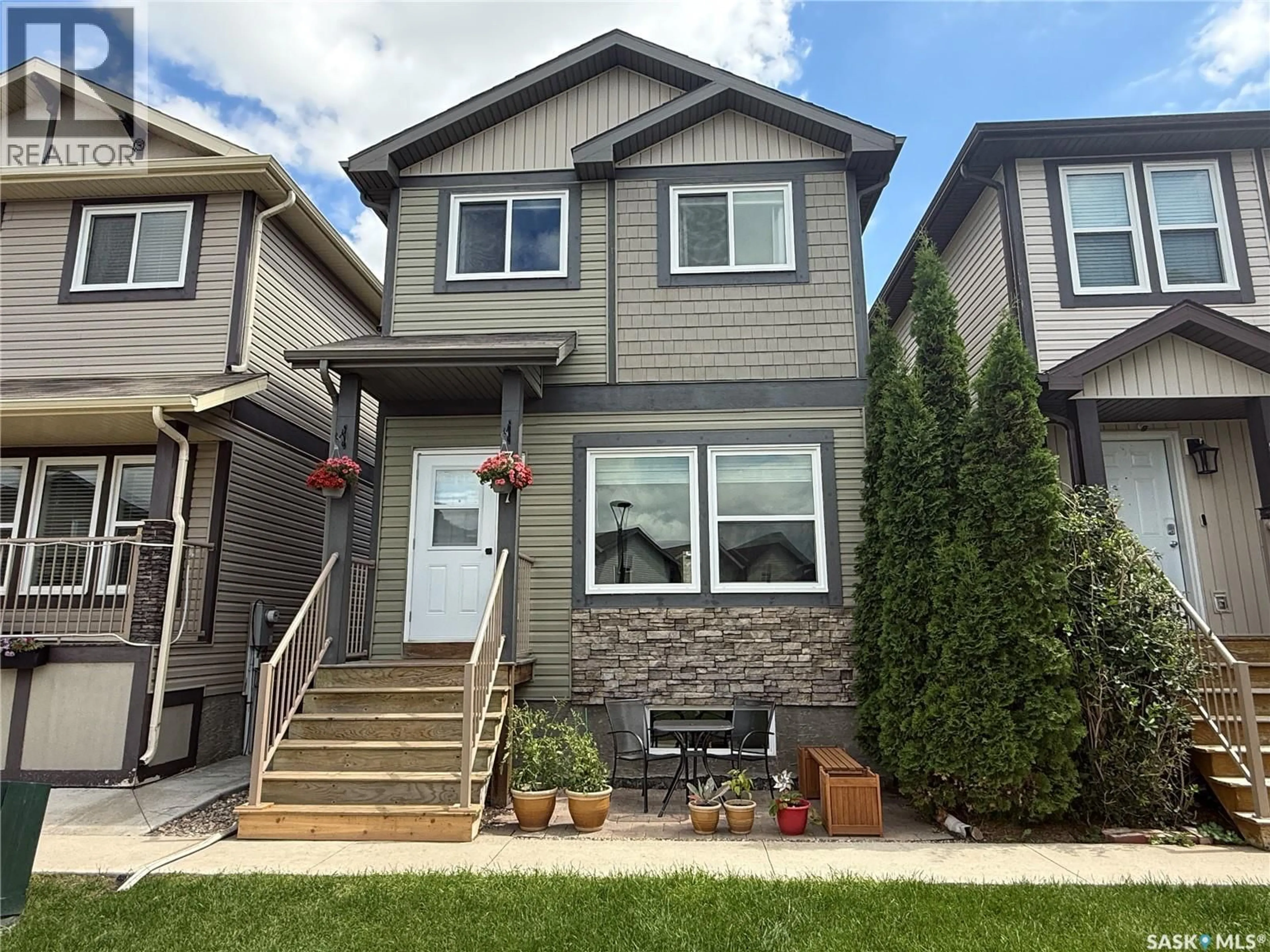Home with vinyl exterior material, street for 307 - 810 HAMPTON CIRCLE, Saskatoon Saskatchewan S7R0K2