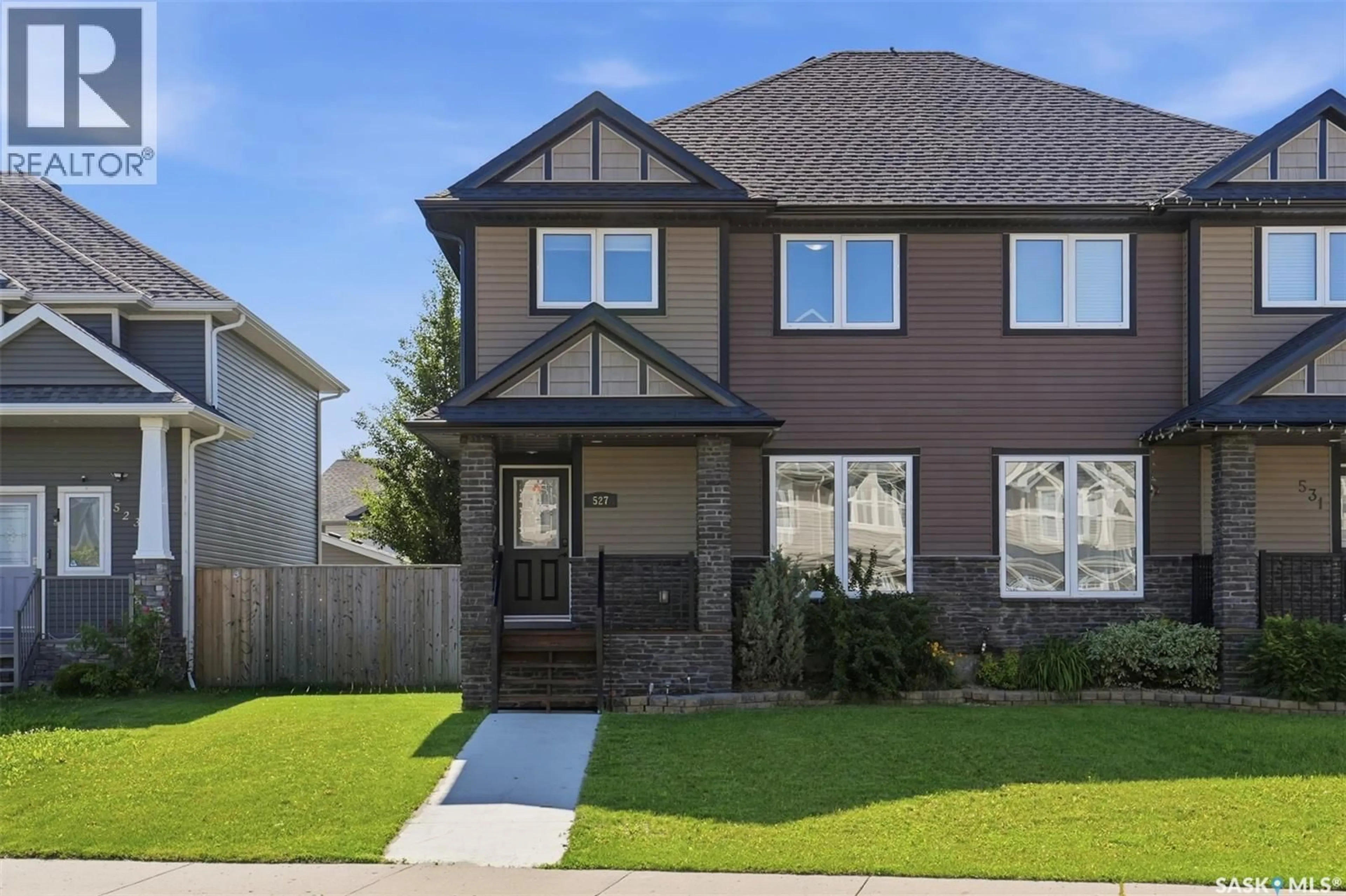 Home with vinyl exterior material, street for 527 PRINGLE CRESCENT, Saskatoon Saskatchewan S7T0S7