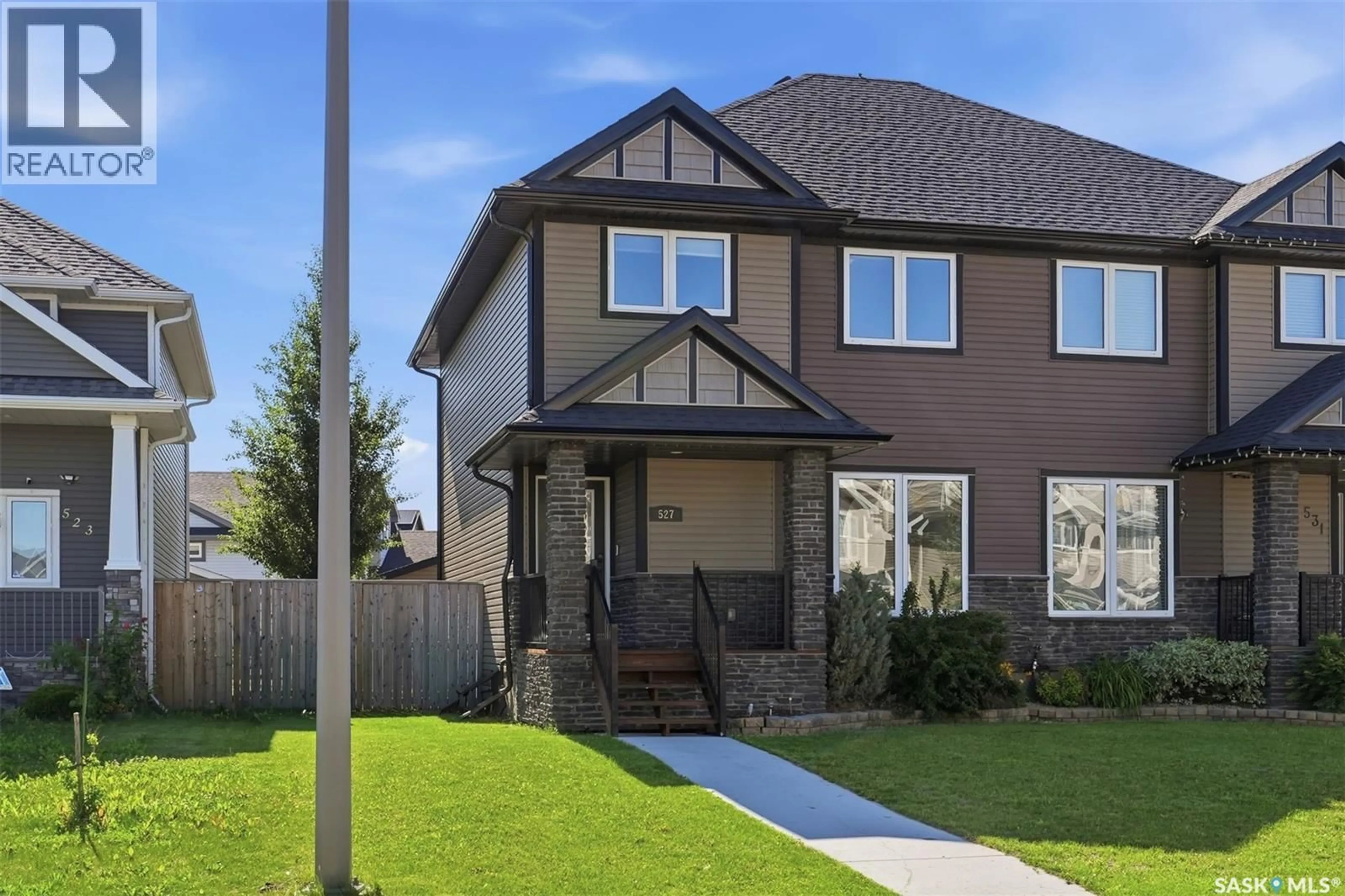 Home with vinyl exterior material, street for 527 PRINGLE CRESCENT, Saskatoon Saskatchewan S7T0S7