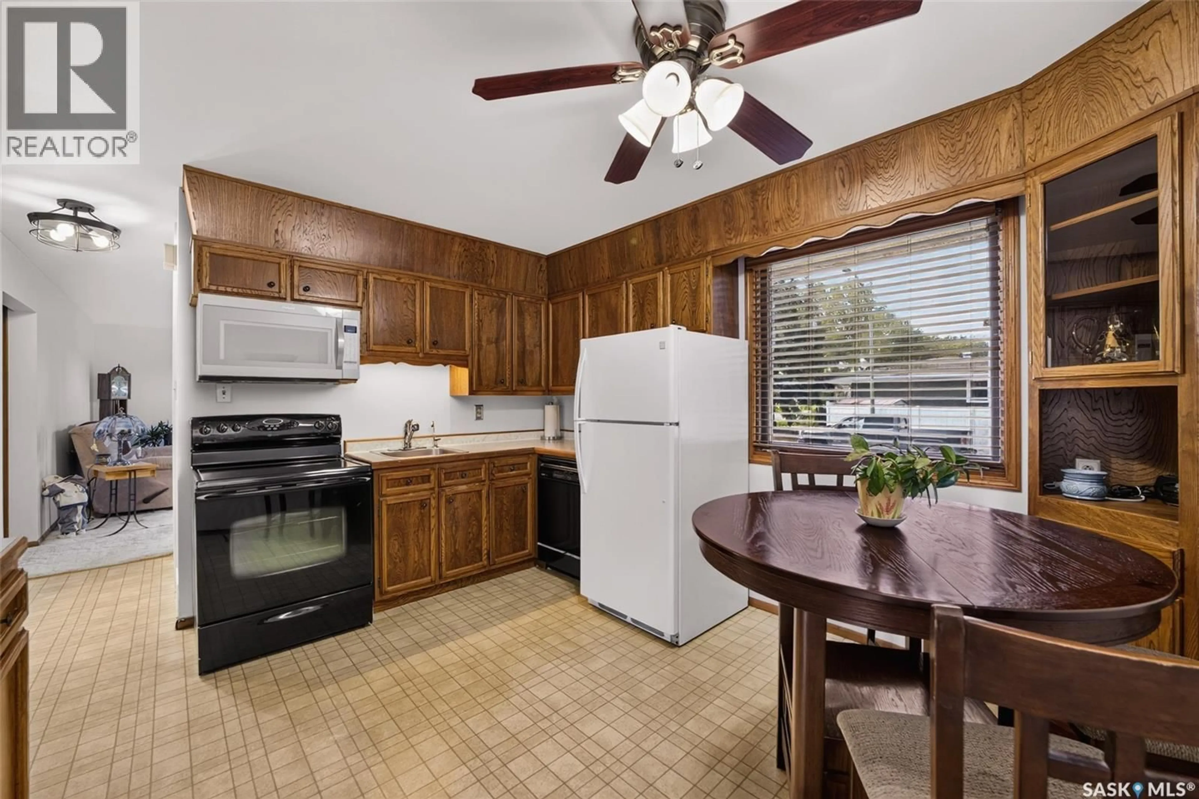 Standard kitchen, unknown for 781 MCMANUS STREET, Regina Saskatchewan S4T6E7