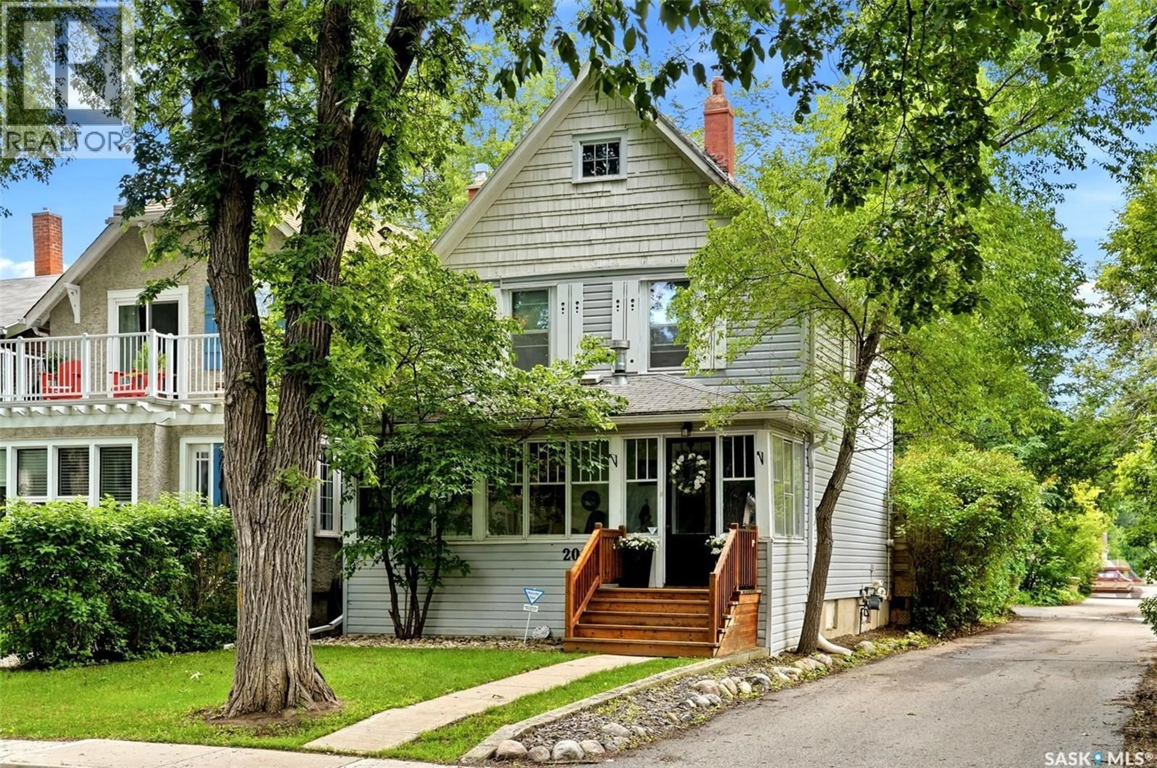 Home with vinyl exterior material, street for 2022 MONTAGUE STREET, Regina Saskatchewan S4T3J7