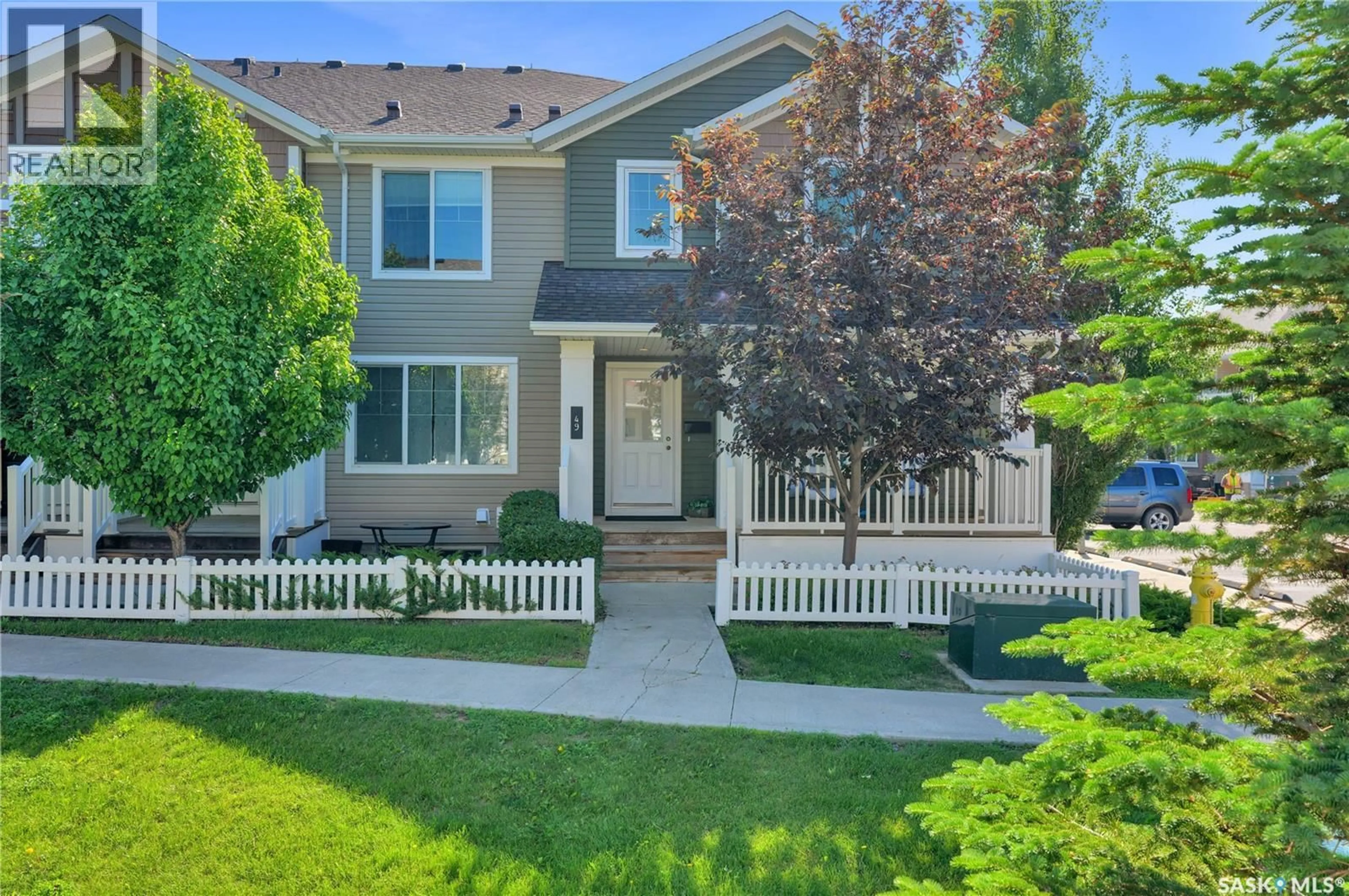 Home with vinyl exterior material, street for 5652 - 49 GORDON ROAD, Regina Saskatchewan S4W0M1