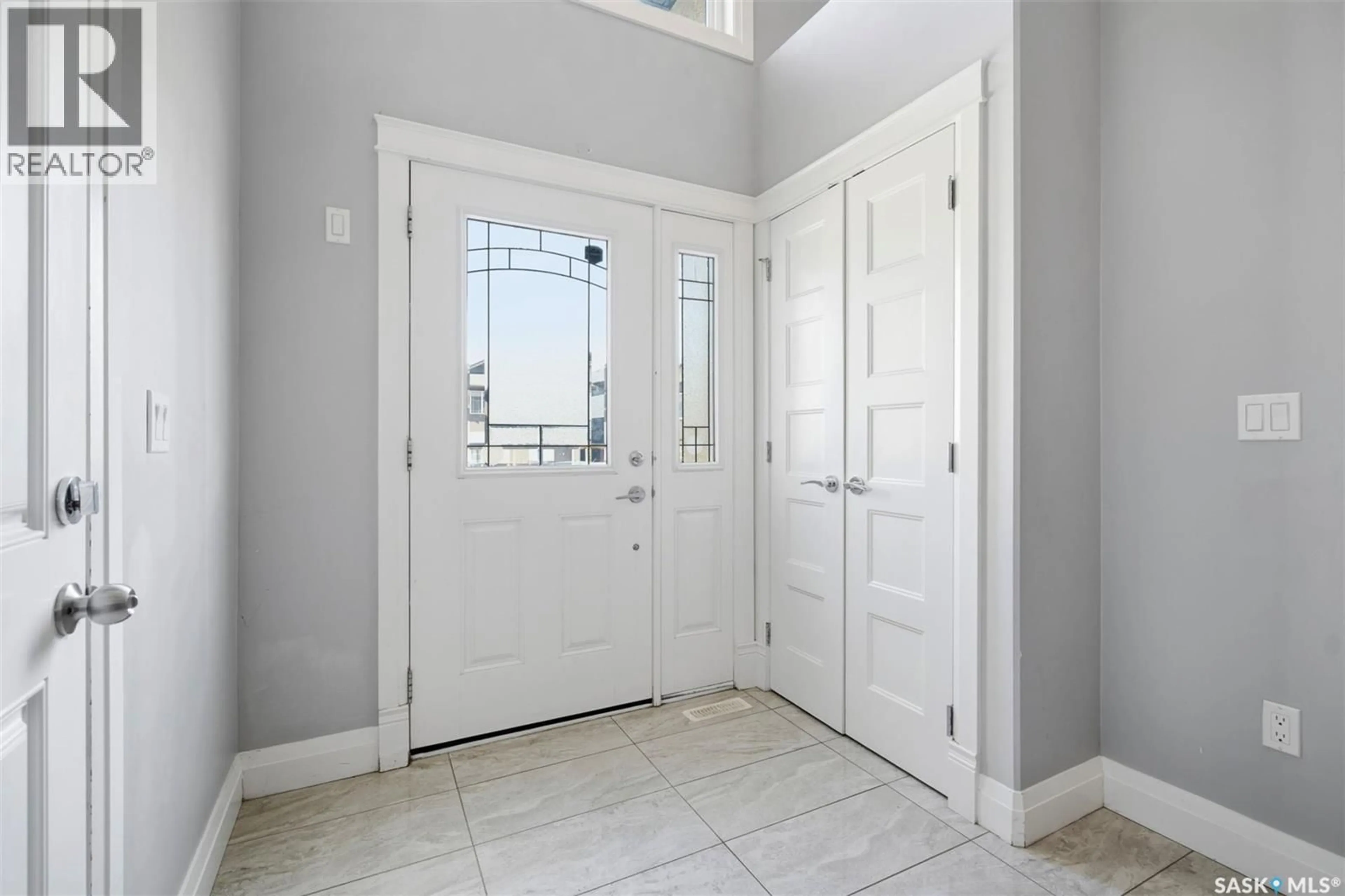 Indoor entryway for 219 ELLS CRESCENT, Saskatoon Saskatchewan S7L6J4