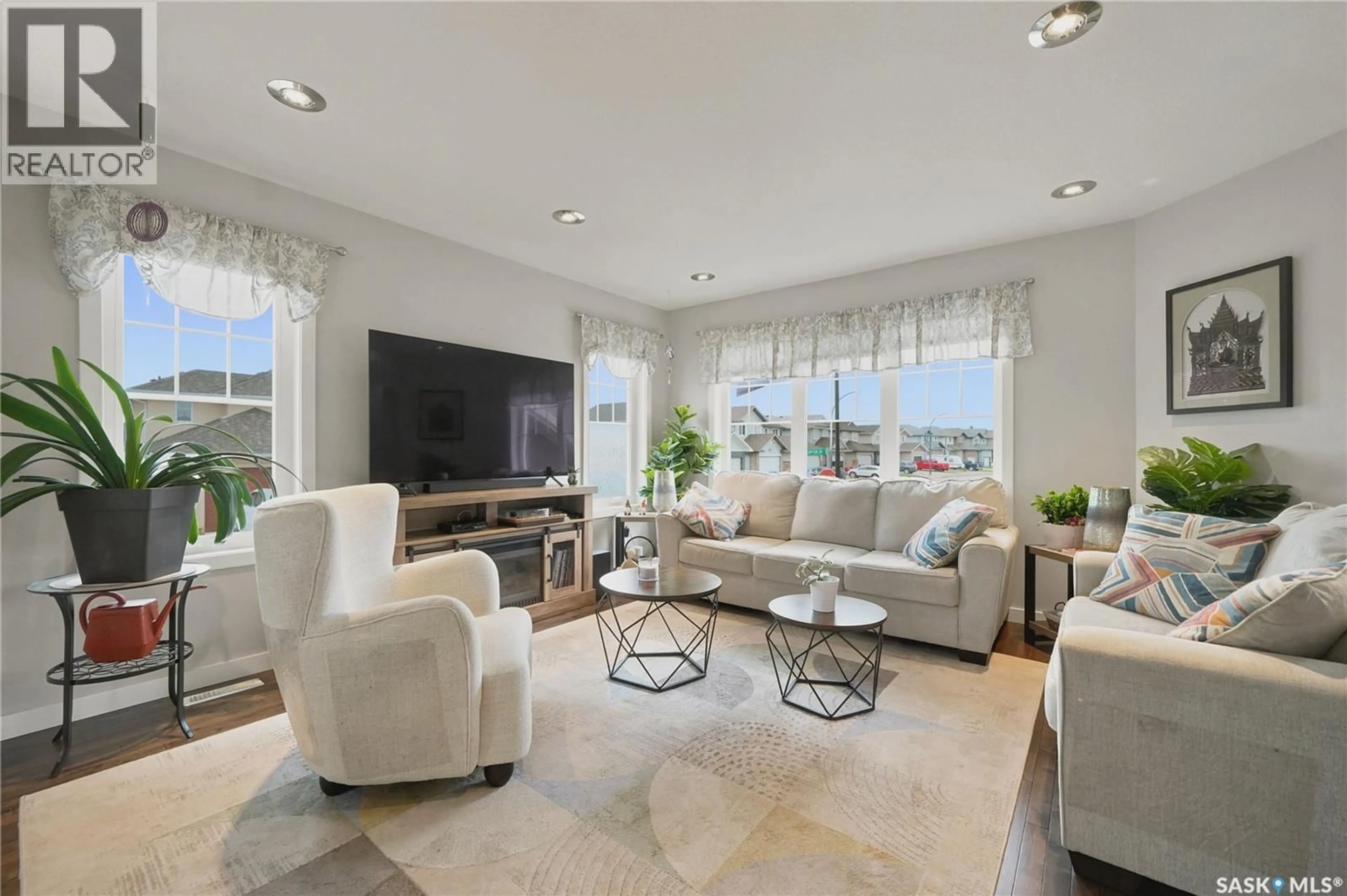 Living room with furniture, ceramic/tile floor for E - 303 EAST HAMPTON BOULEVARD, Saskatoon Saskatchewan S7R0A5