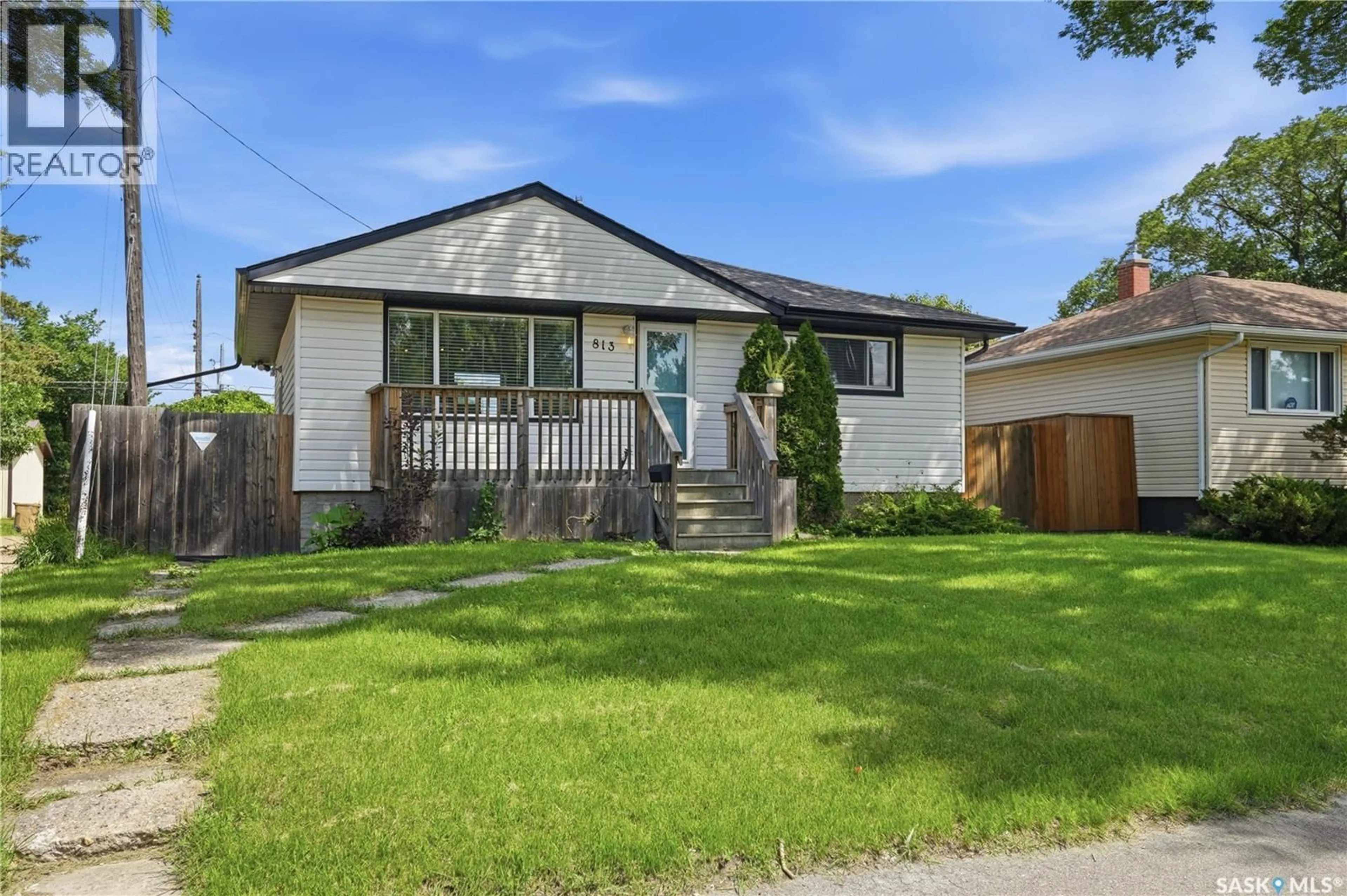 Home with vinyl exterior material, street for 813 HORACE STREET, Regina Saskatchewan S4T5K9