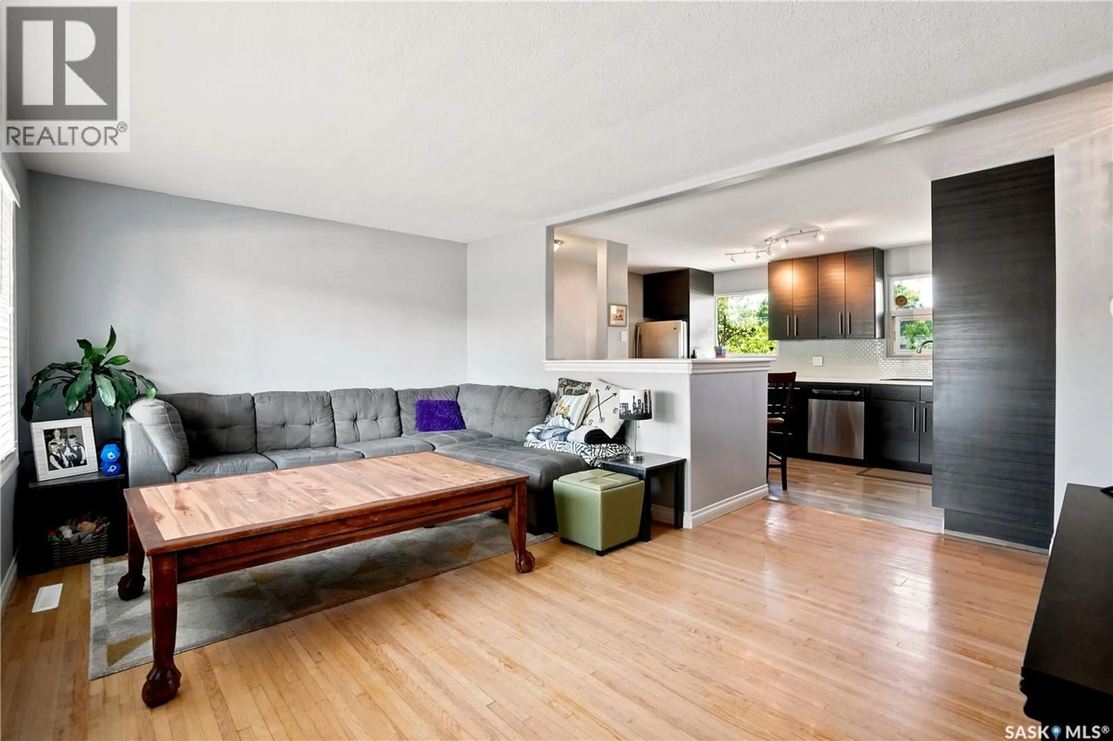Living room with furniture, unknown for 813 HORACE STREET, Regina Saskatchewan S4T5K9