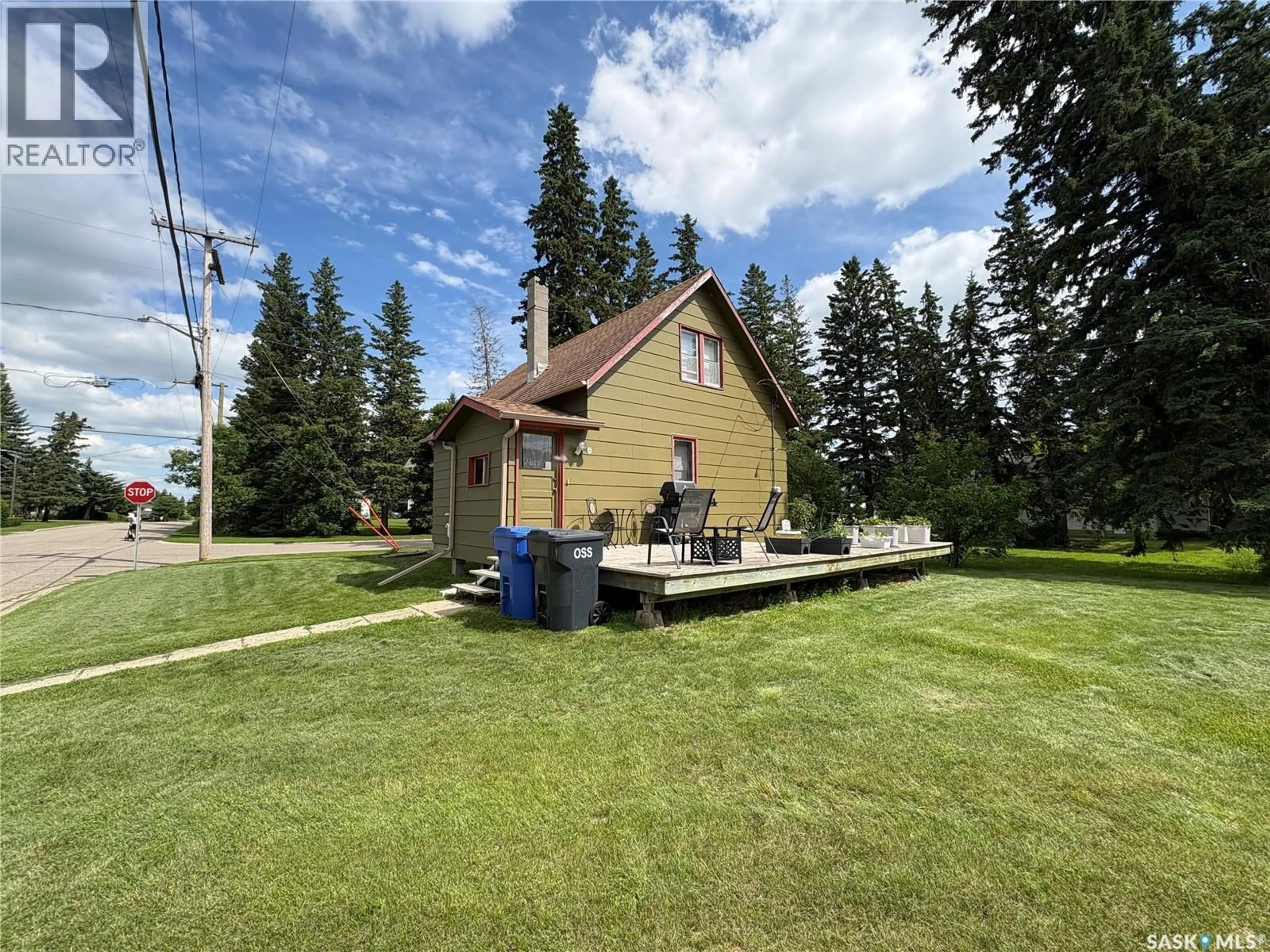 A pic from outside/outdoor area/front of a property/back of a property/a pic from drone, unknown for 409 SECOND STREET, Langenburg Saskatchewan S0A2A0
