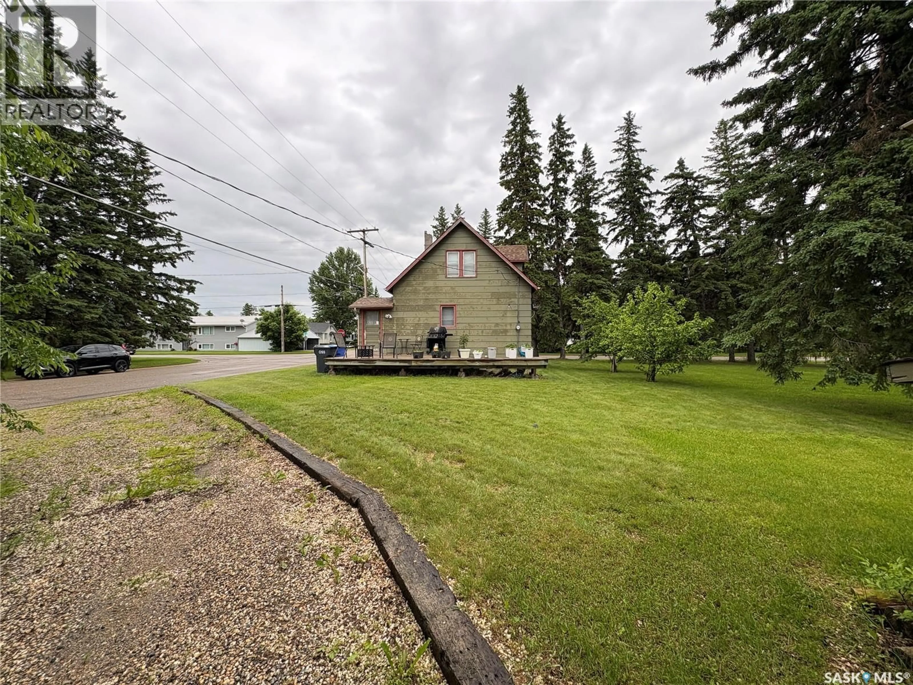 A pic from outside/outdoor area/front of a property/back of a property/a pic from drone, unknown for 409 SECOND STREET, Langenburg Saskatchewan S0A2A0