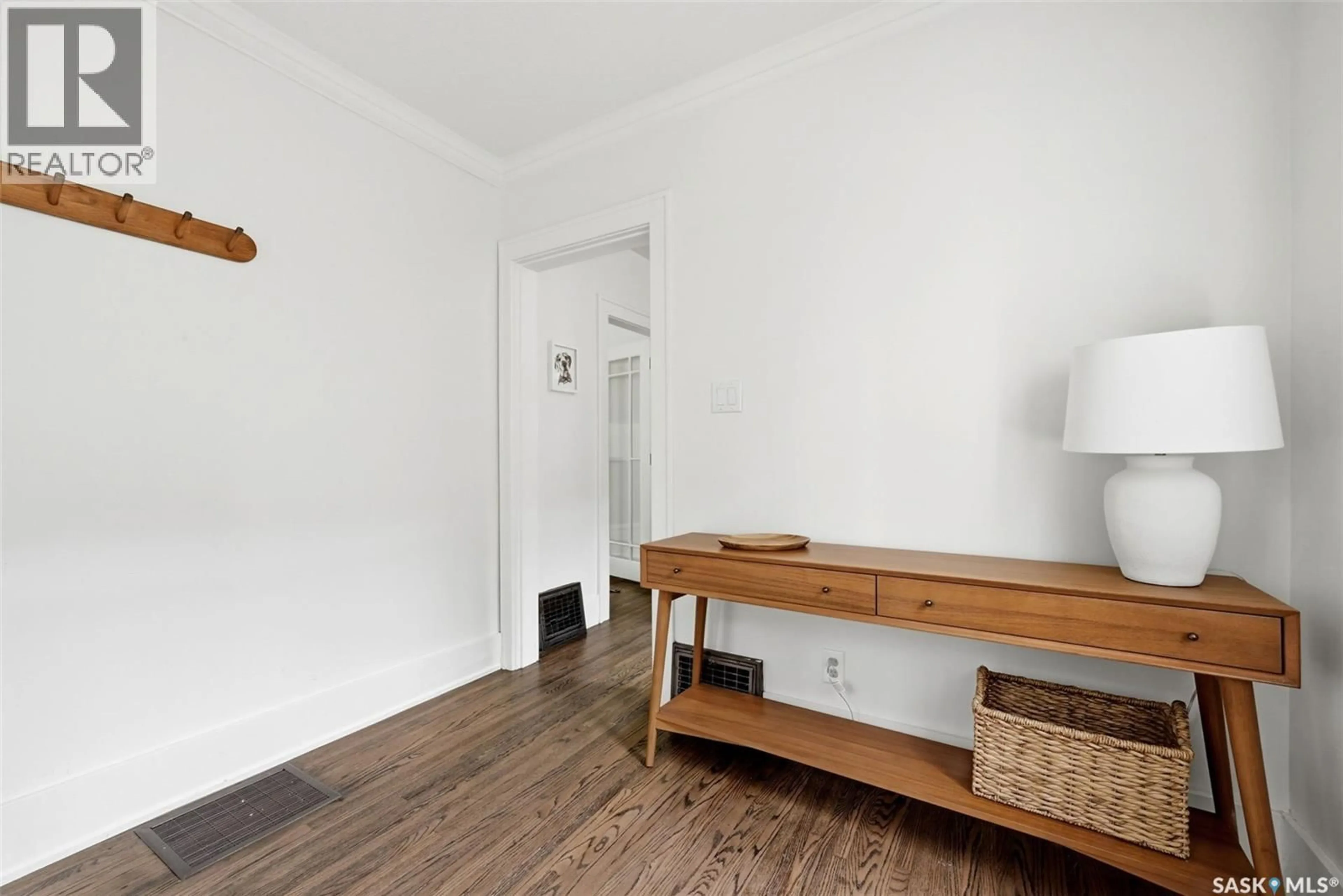 Indoor entryway for 2820 COLLEGE AVENUE, Regina Saskatchewan S4T1V2