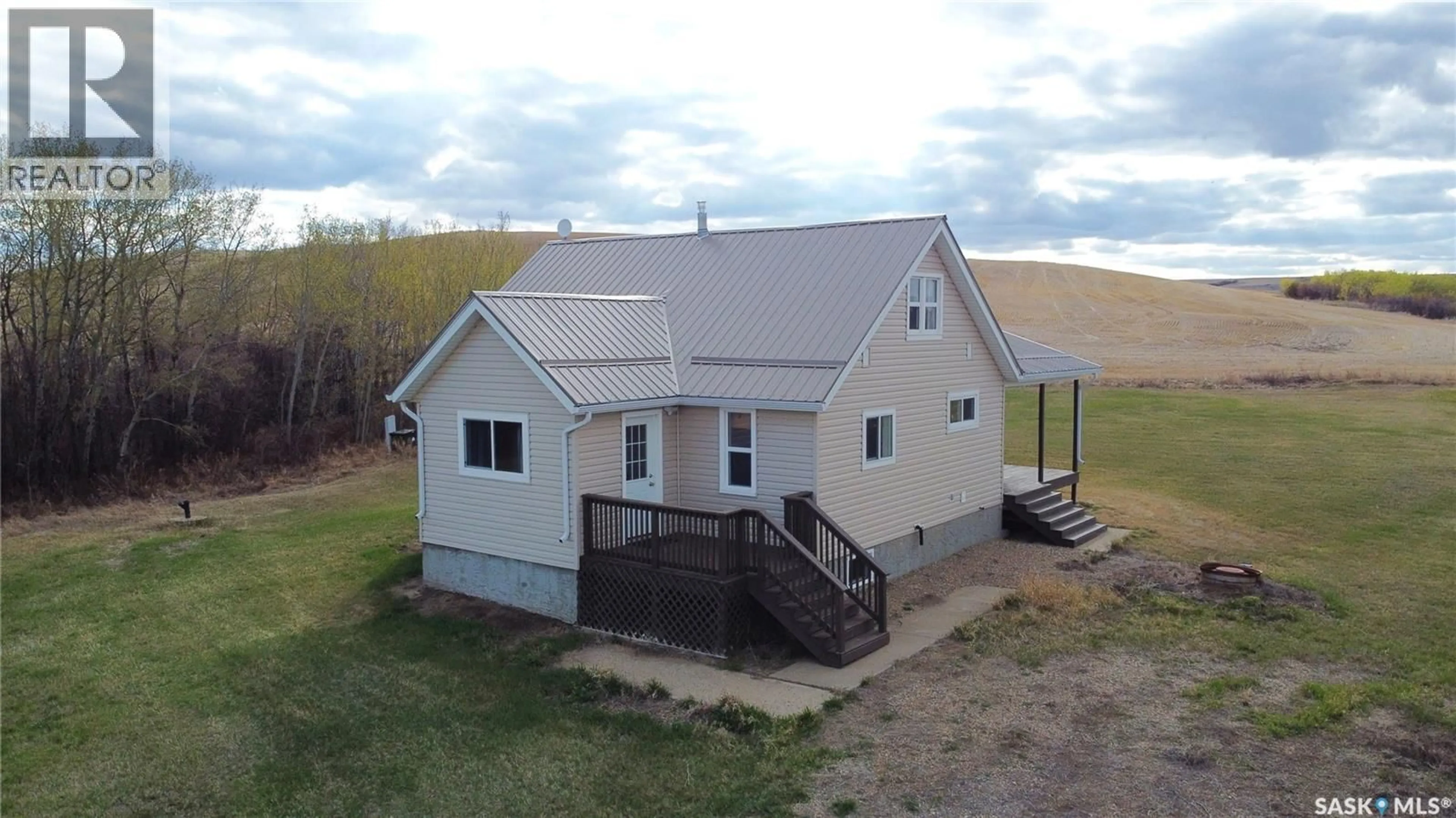 A pic from outside/outdoor area/front of a property/back of a property/a pic from drone, building for Acreage - 29 HIGHWAY SOUTH, Battle River Rm No. 438 Saskatchewan S0M0E0
