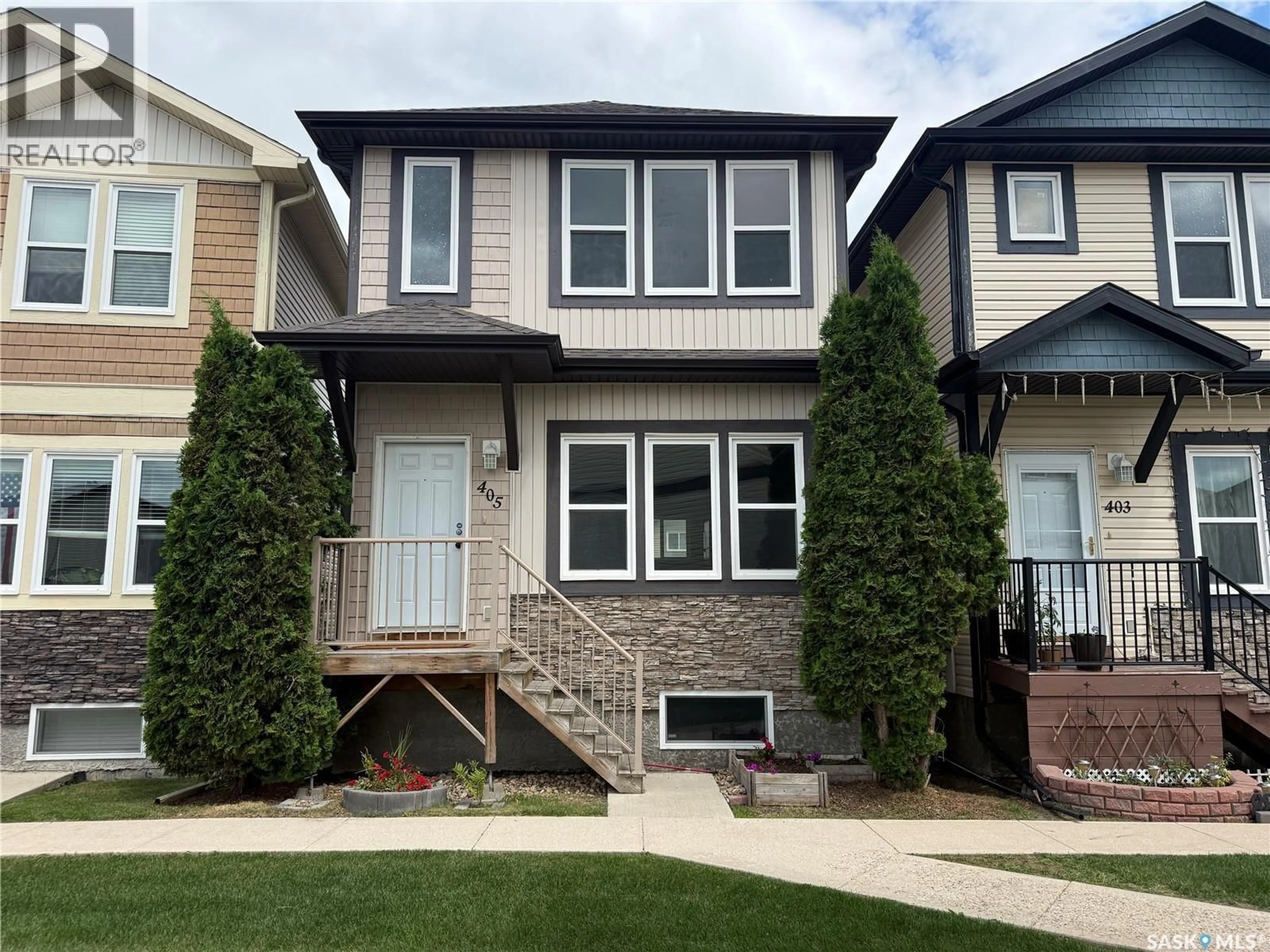 Home with vinyl exterior material, street for 315 - 405 HAMPTON CIRCLE, Saskatoon Saskatchewan S7R0E9