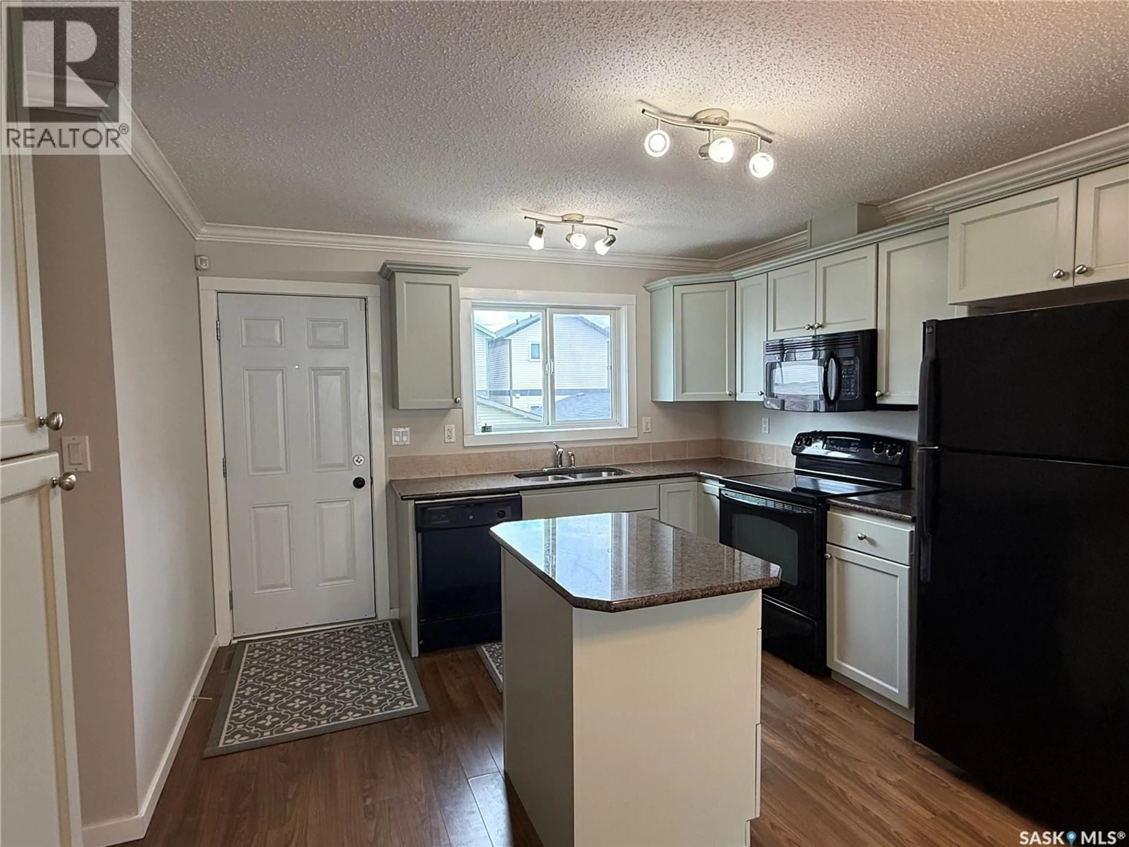 Open concept kitchen, wood/laminate floor for 315 - 405 HAMPTON CIRCLE, Saskatoon Saskatchewan S7R0E9