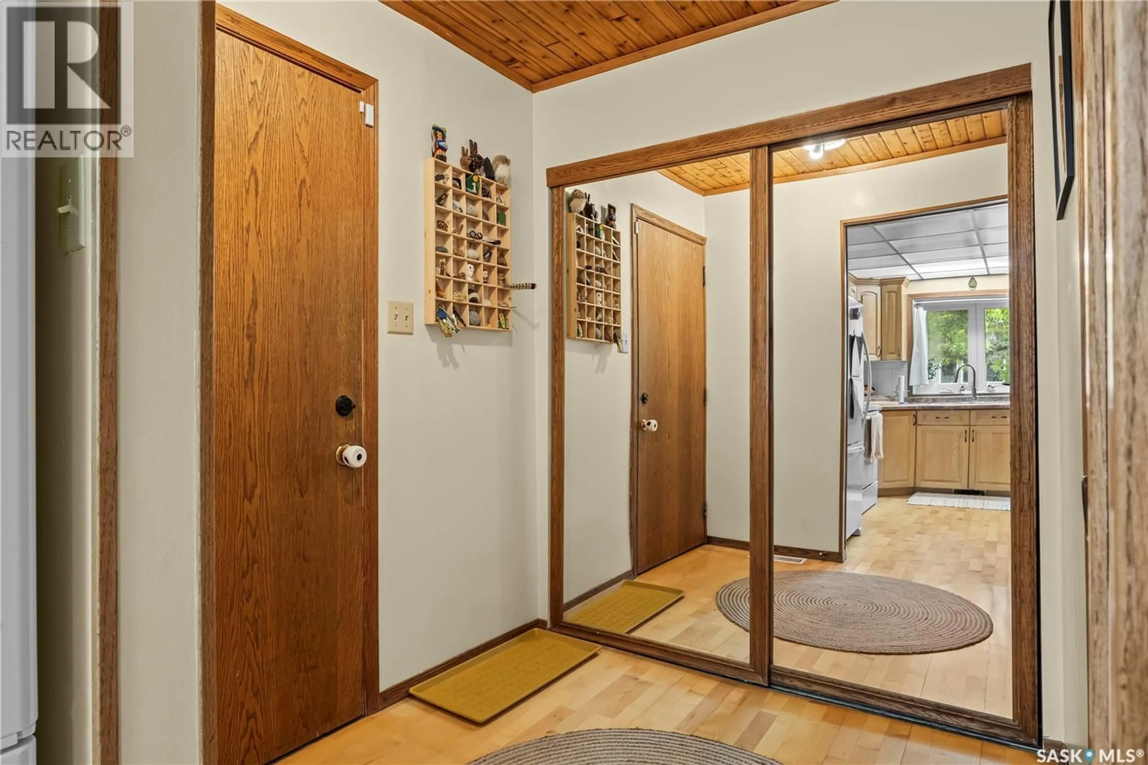 Indoor foyer for 1312 REED BAY, Prince Albert Saskatchewan S6V6R4