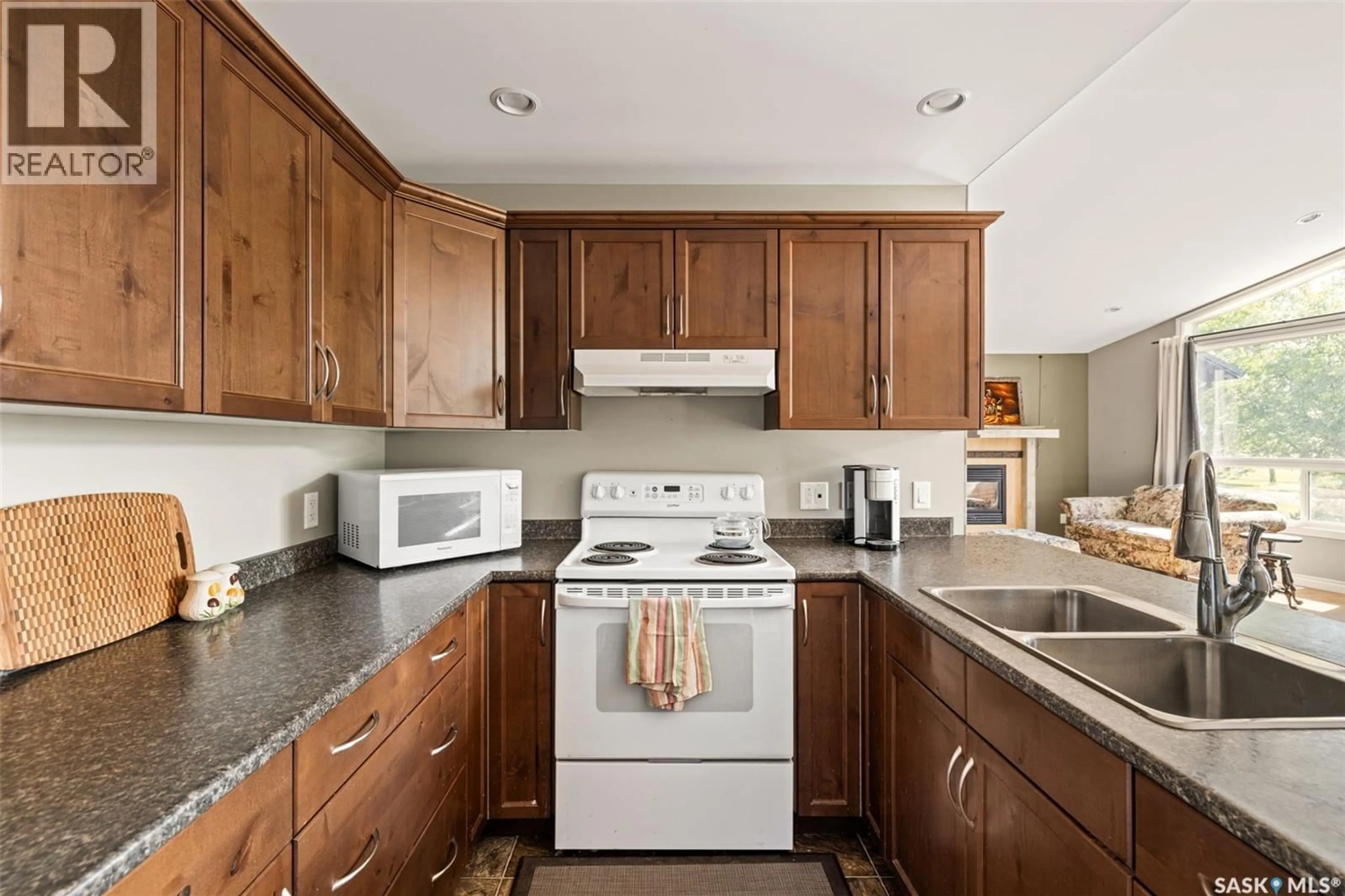 Standard kitchen, unknown for 3 POPLAR STREET, Grandview Beach Saskatchewan S0G1C0