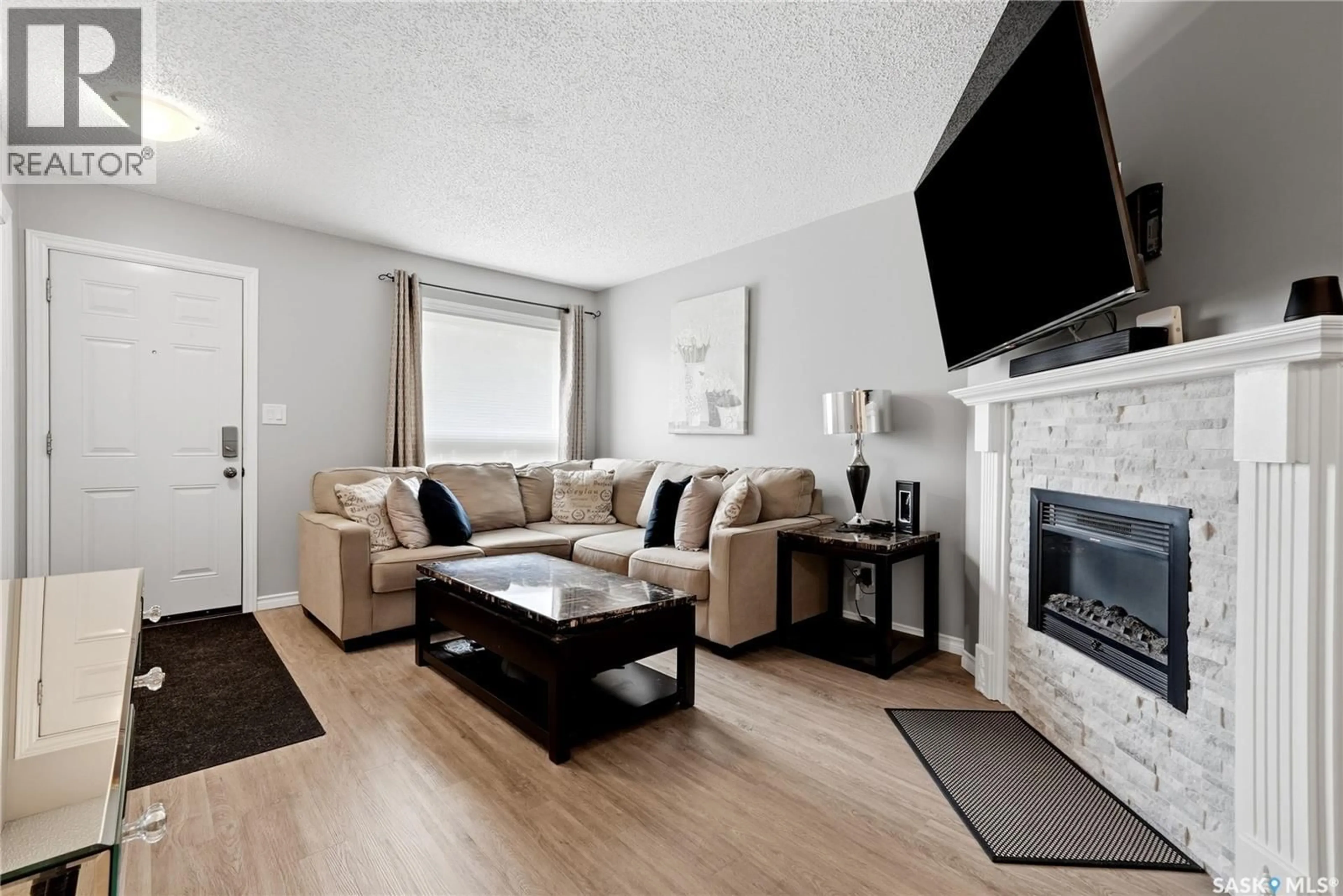 Living room with furniture, unknown for 134 CEDAR MEADOW DRIVE, Regina Saskatchewan S4X3J6