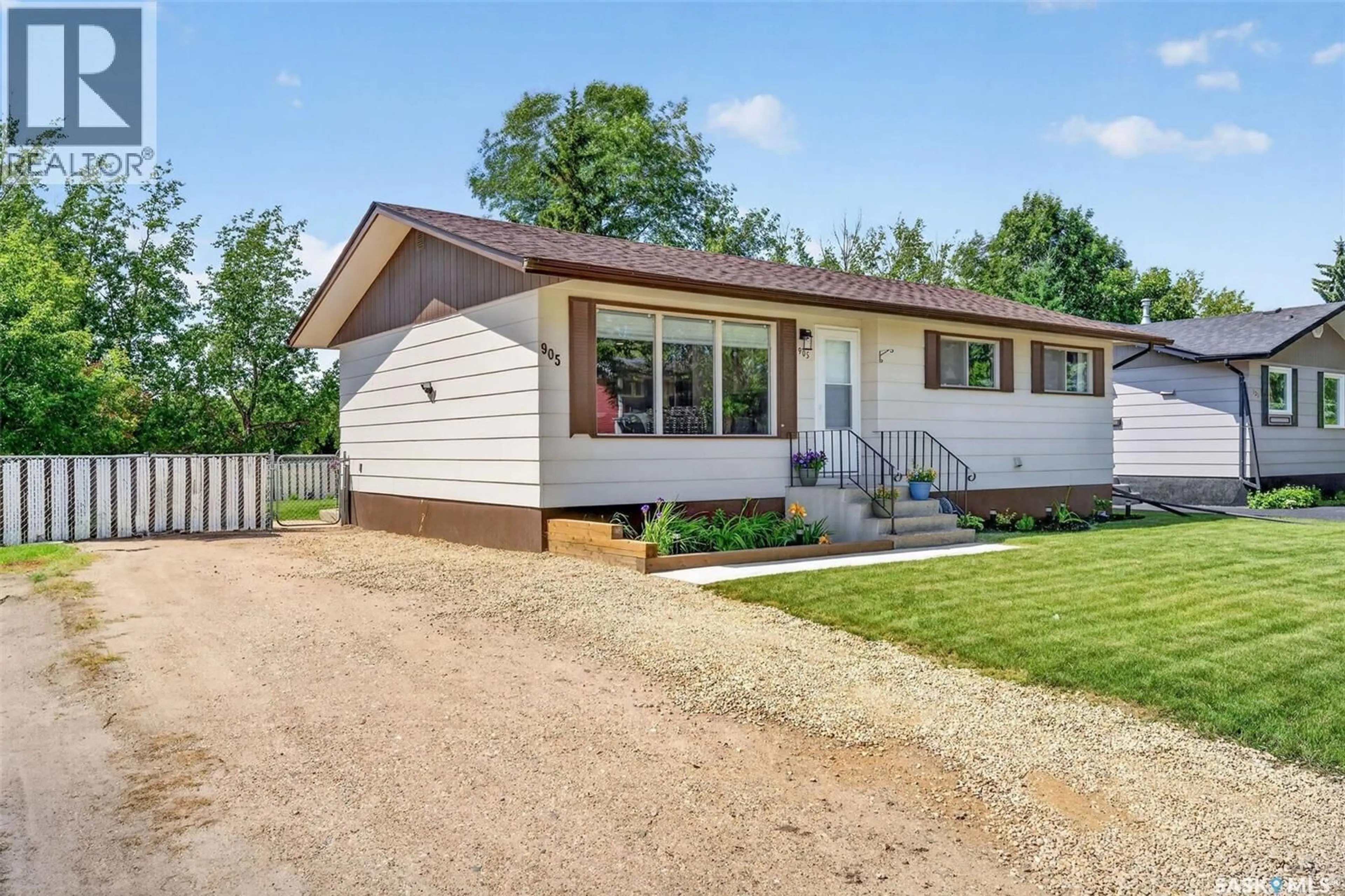 Home with vinyl exterior material, street for 905 14TH STREET, Humboldt Saskatchewan S0K2A0