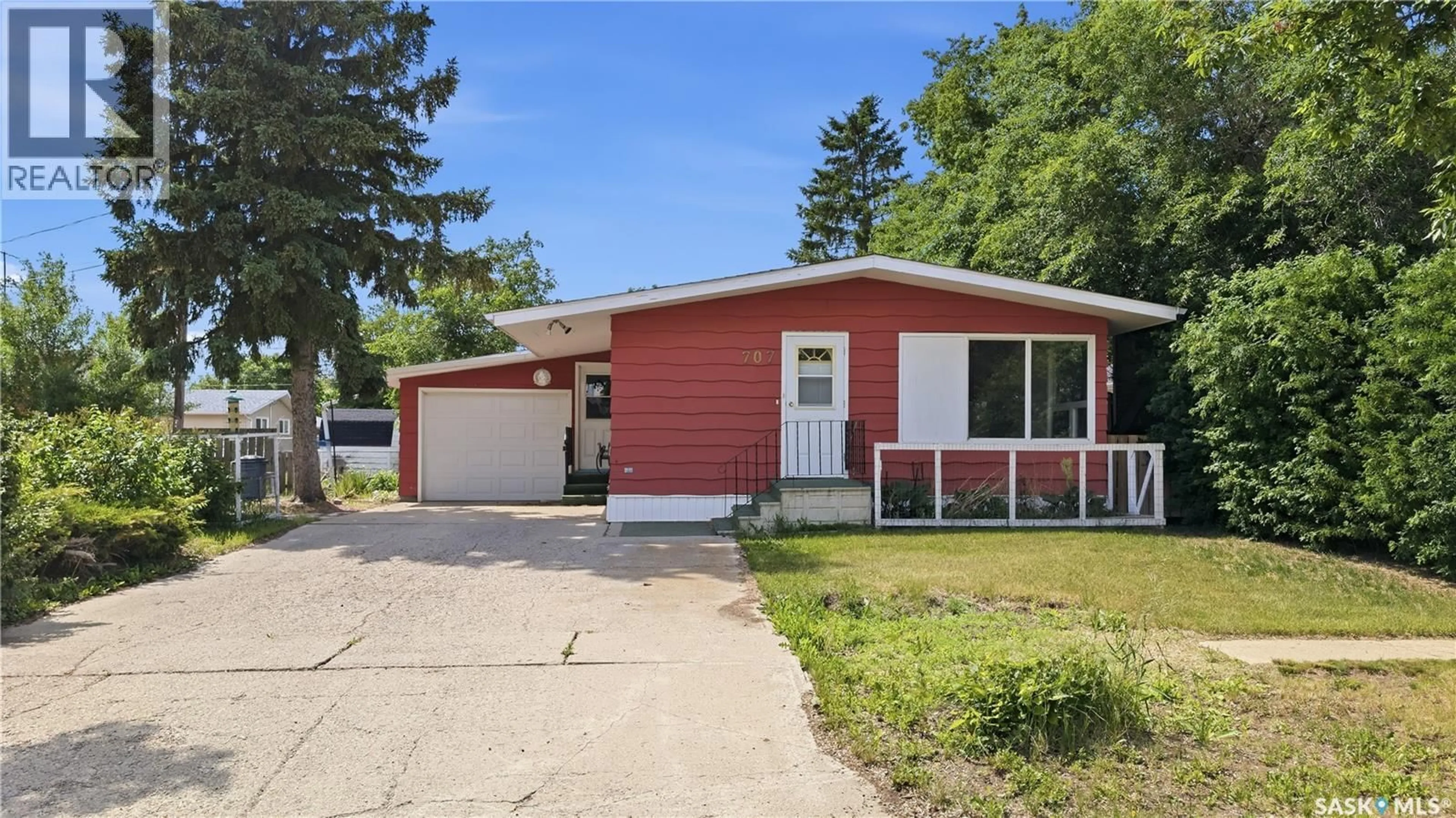 Home with vinyl exterior material, street for 707 MARKLAND STREET, Rosetown Saskatchewan S0L2V0