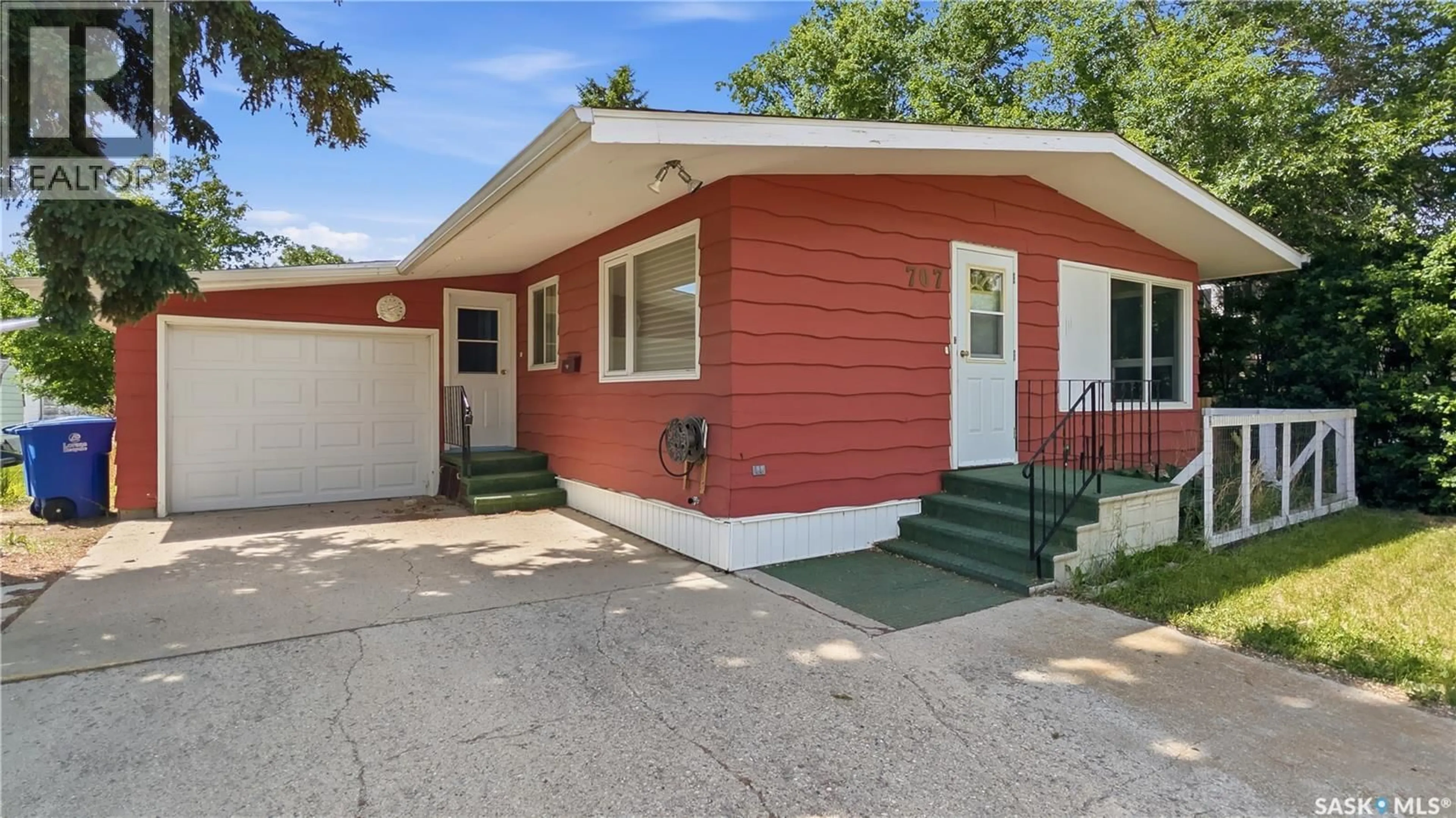 Home with vinyl exterior material, street for 707 MARKLAND STREET, Rosetown Saskatchewan S0L2V0