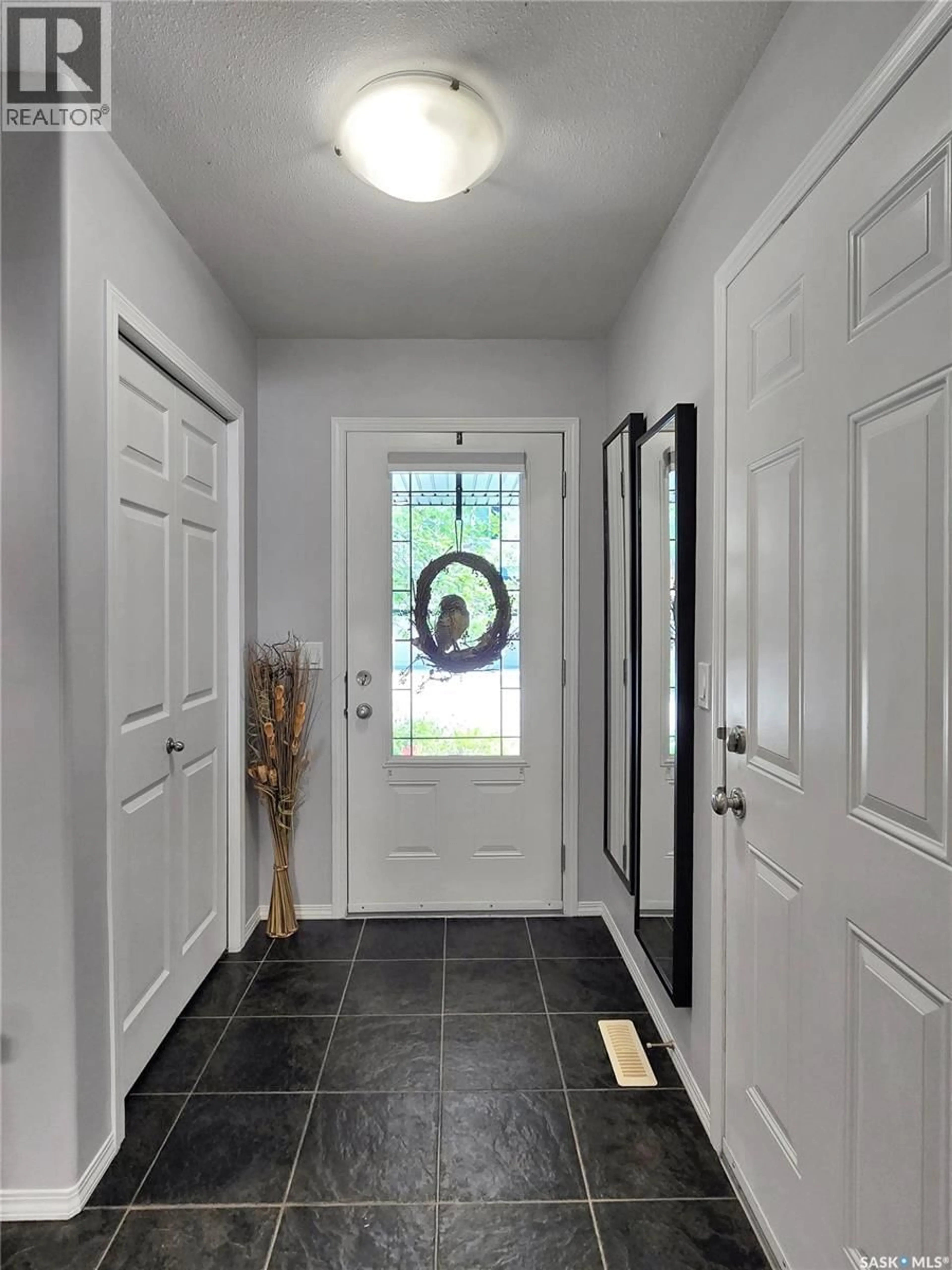 Indoor entryway for 131 1110 BRIARWOOD ROAD, Saskatoon Saskatchewan S7V0A1