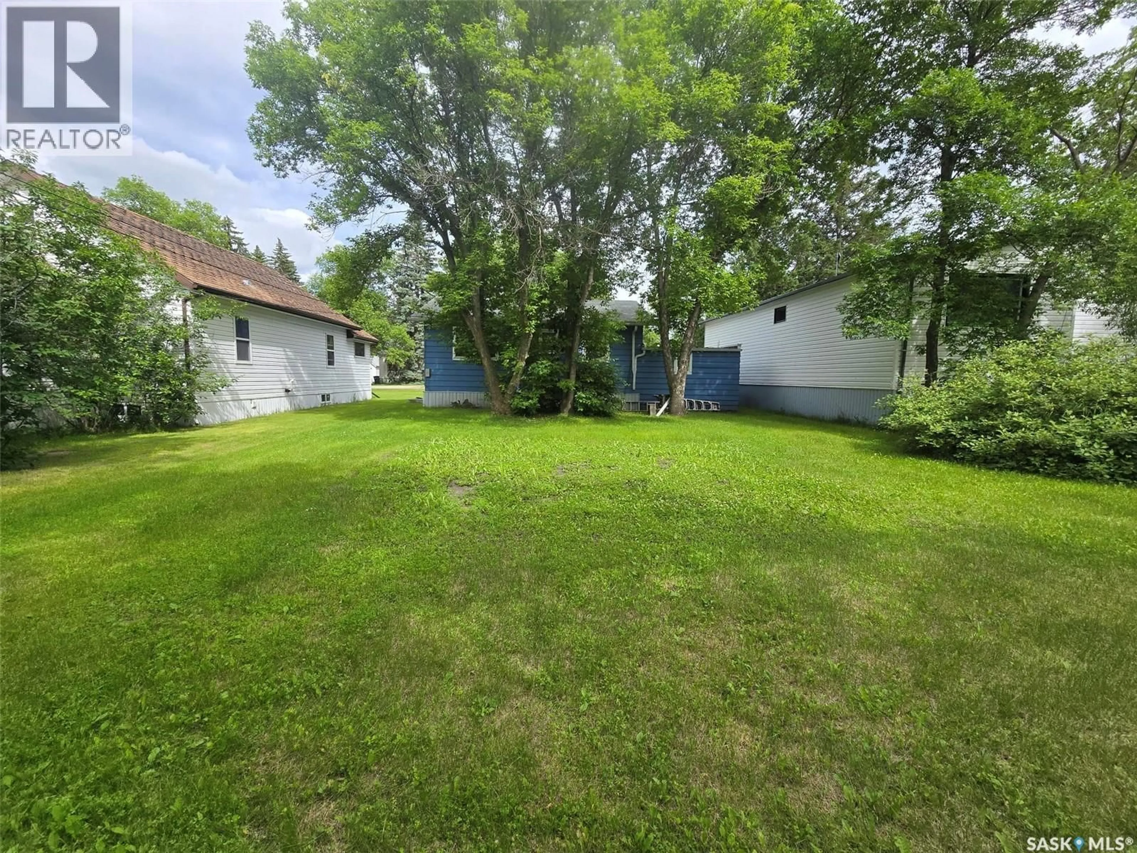 A pic from outside/outdoor area/front of a property/back of a property/a pic from drone, street for 912 PACIFIC STREET, Grenfell Saskatchewan S0G2B0