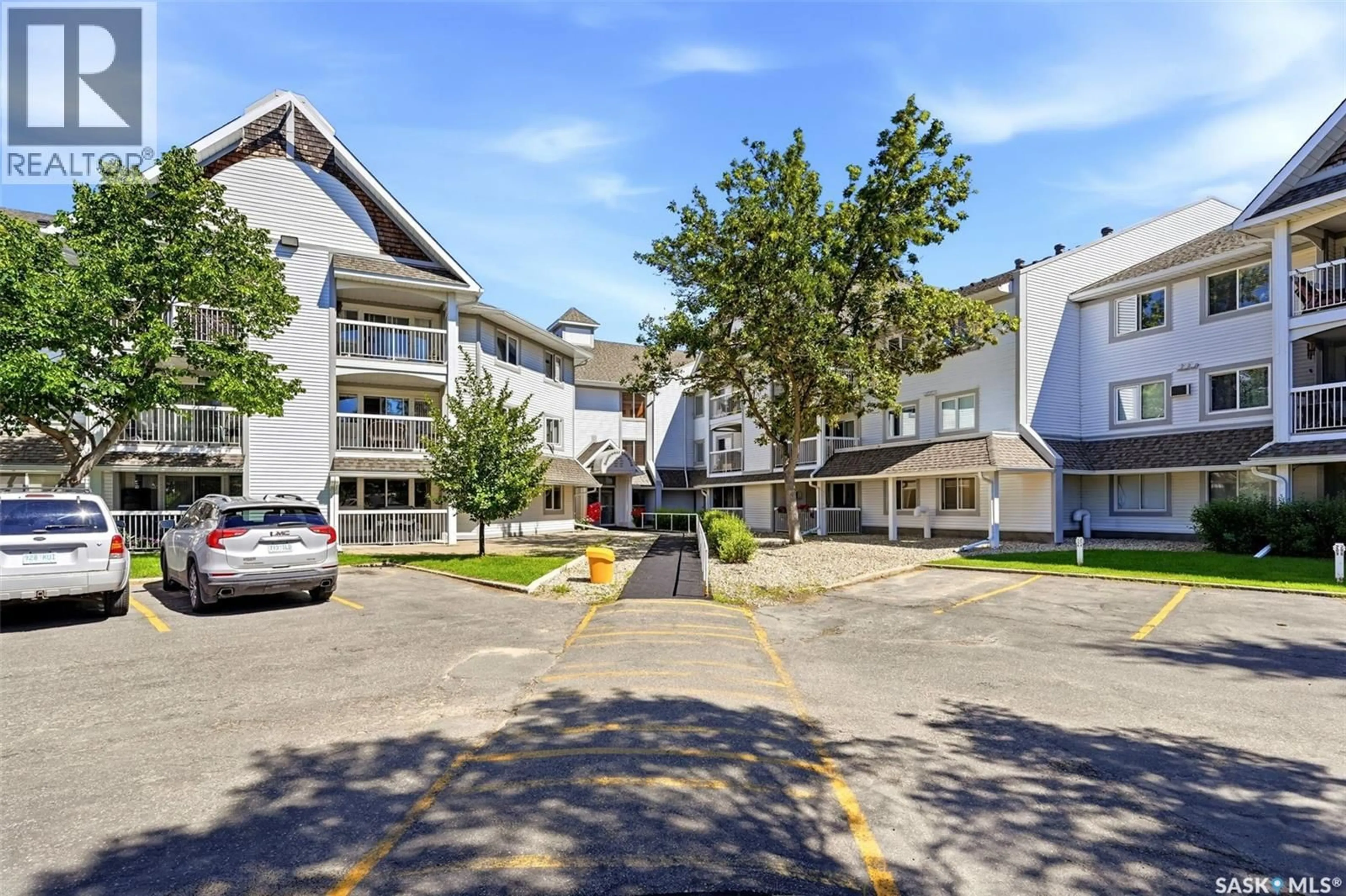 A pic from outside/outdoor area/front of a property/back of a property/a pic from drone, unknown for 119 960 ASSINIBOINE AVENUE E, Regina Saskatchewan S4V2P8