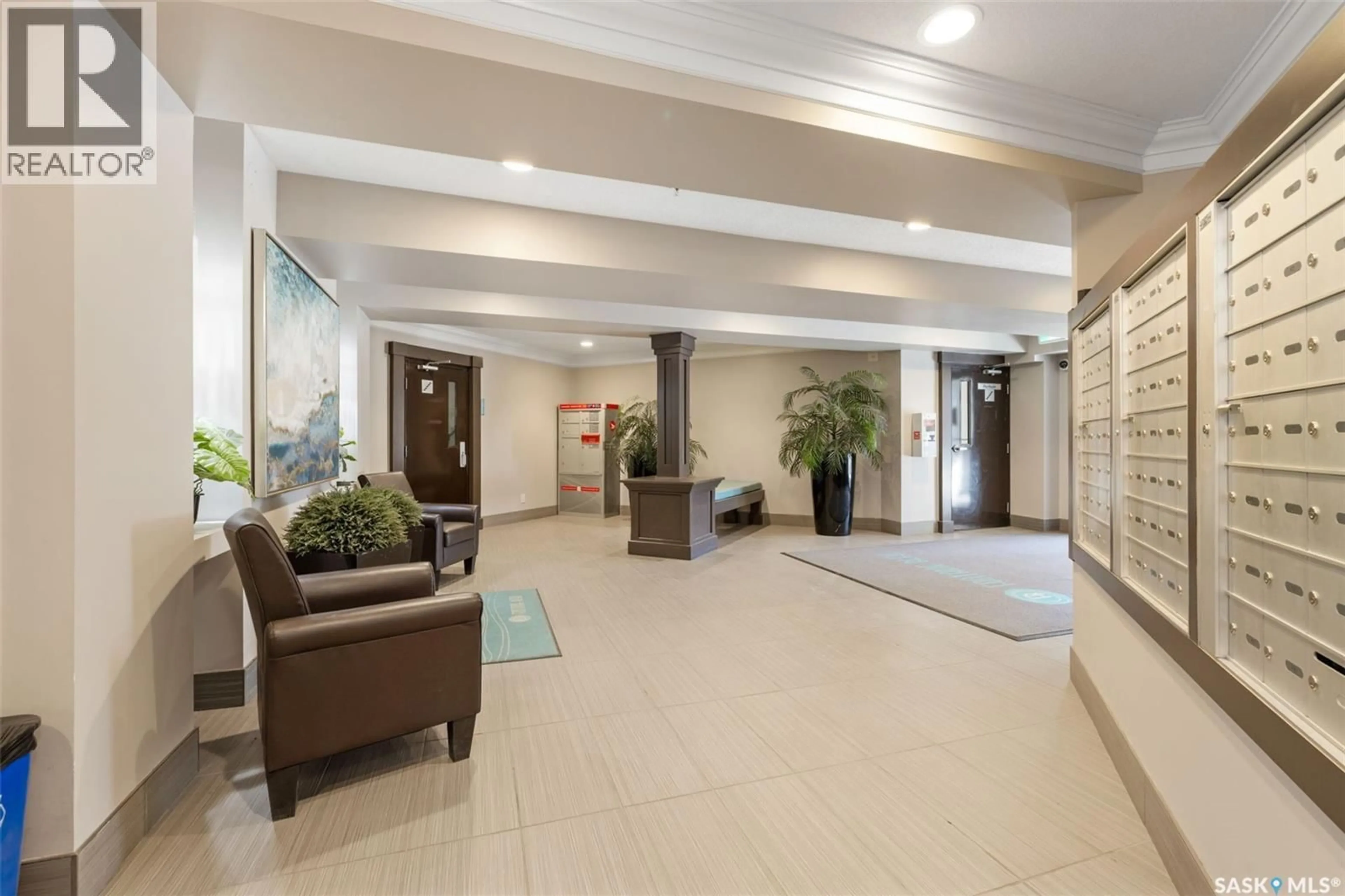 Lobby for 325 - 5303 UNIVERSAL CRESCENT, Regina Saskatchewan S4W0L1