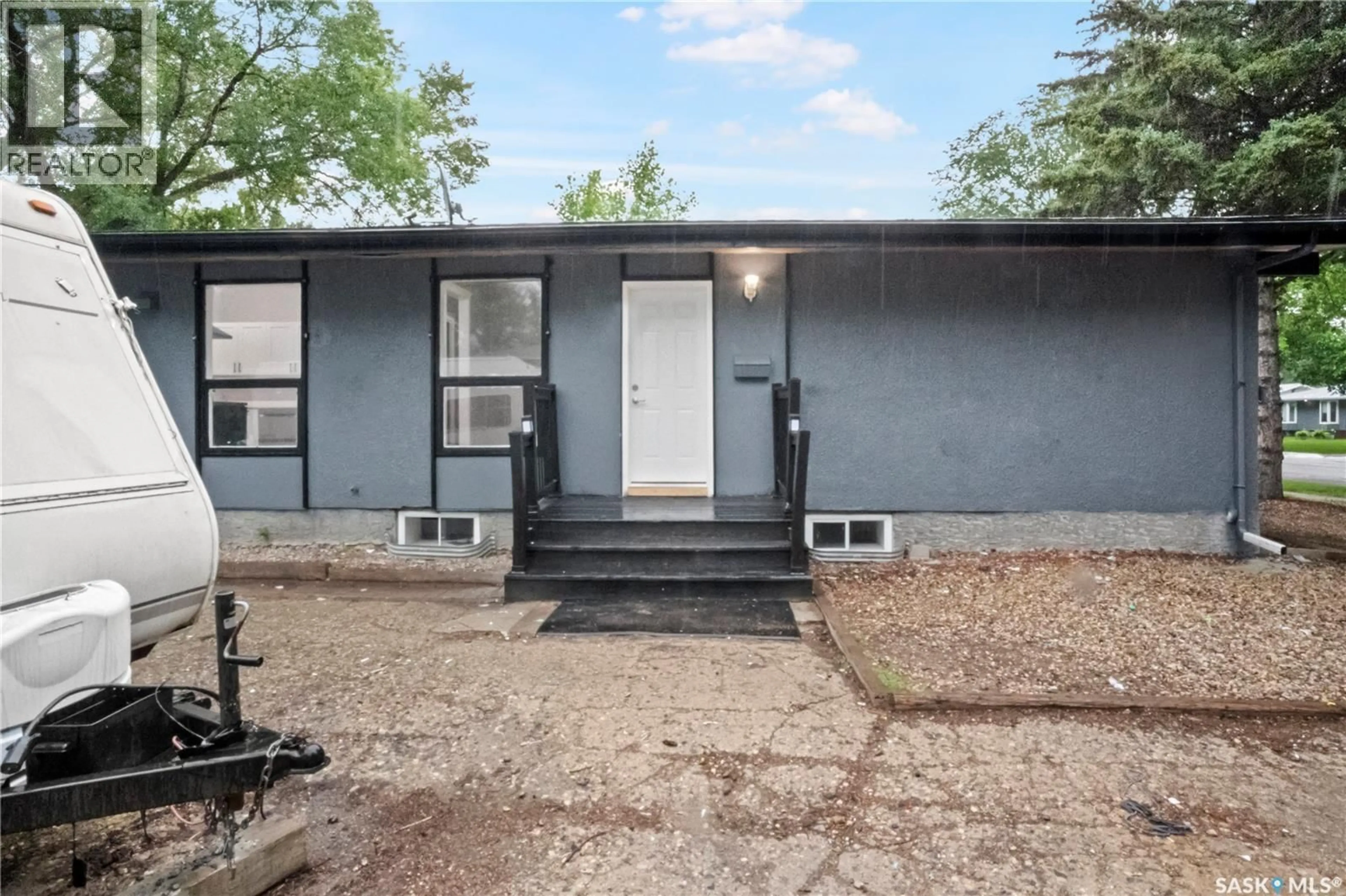 Home with vinyl exterior material, street for 2905 GRANT ROAD, Regina Saskatchewan S4S5G3