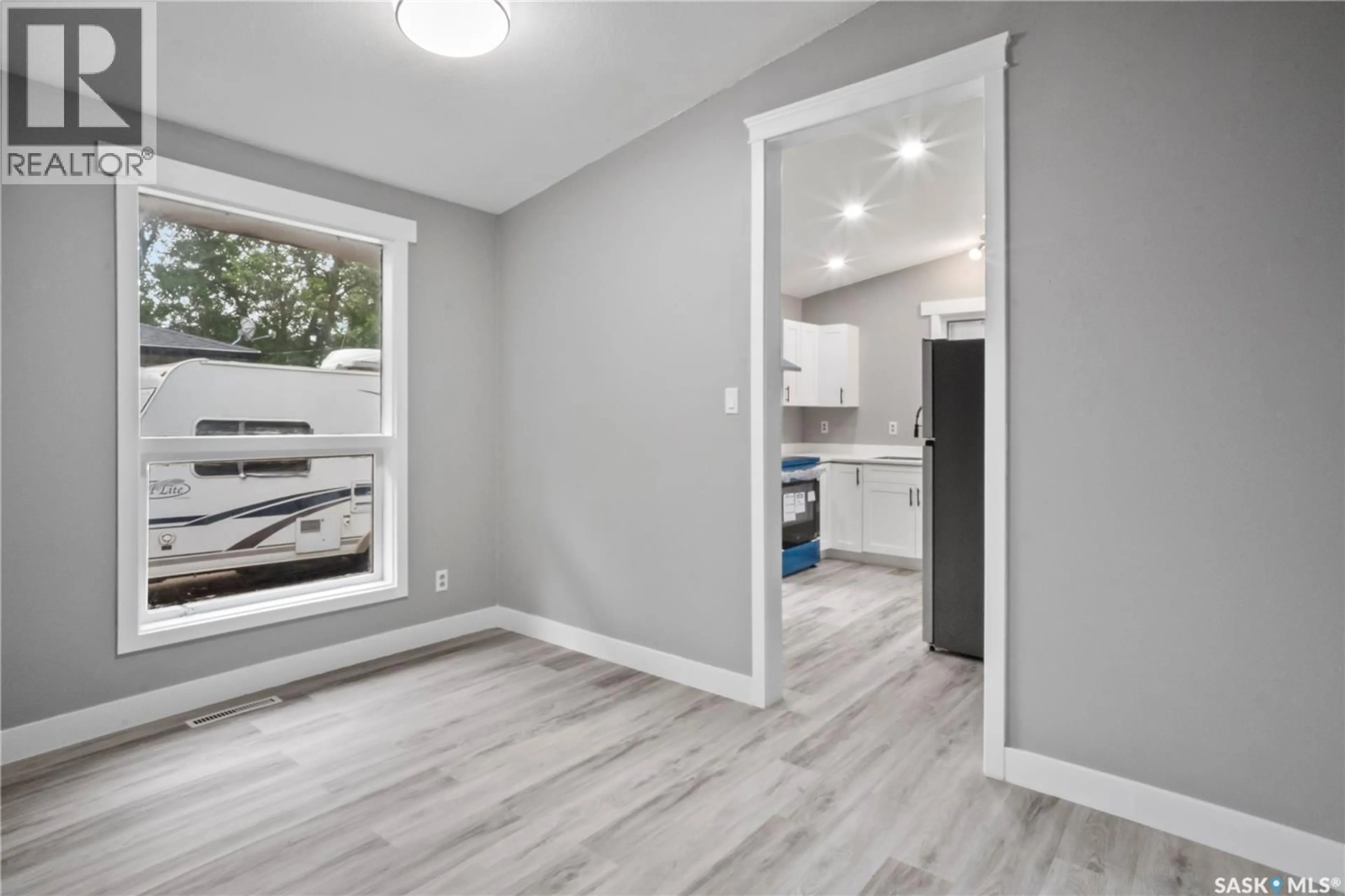 Indoor entryway for 2905 GRANT ROAD, Regina Saskatchewan S4S5G3