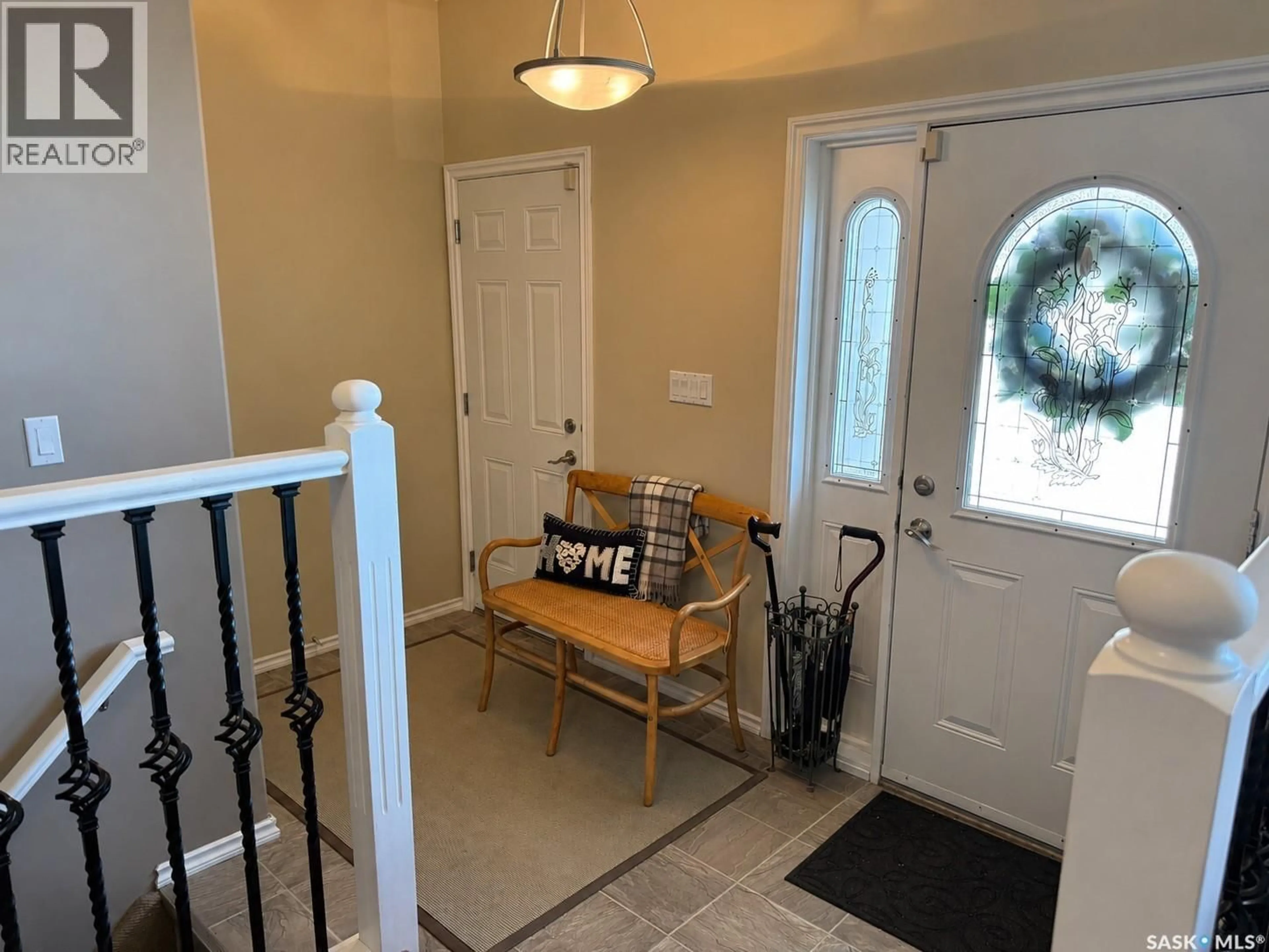 Indoor entryway for 11 REID CRESCENT, Outlook Saskatchewan S0L2N0