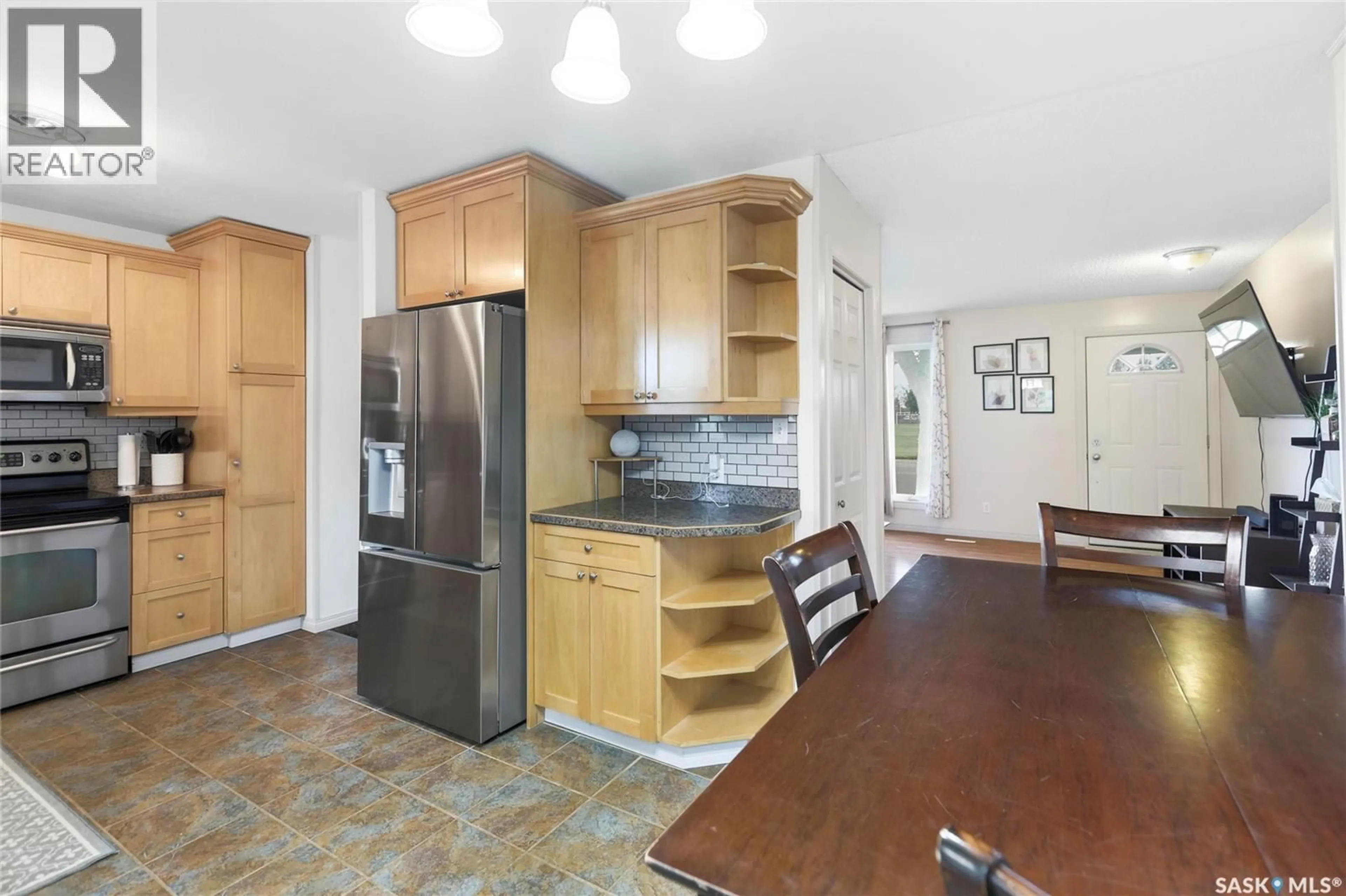 Standard kitchen, unknown for 251 SANGSTER BOULEVARD, Regina Saskatchewan S4R7H2