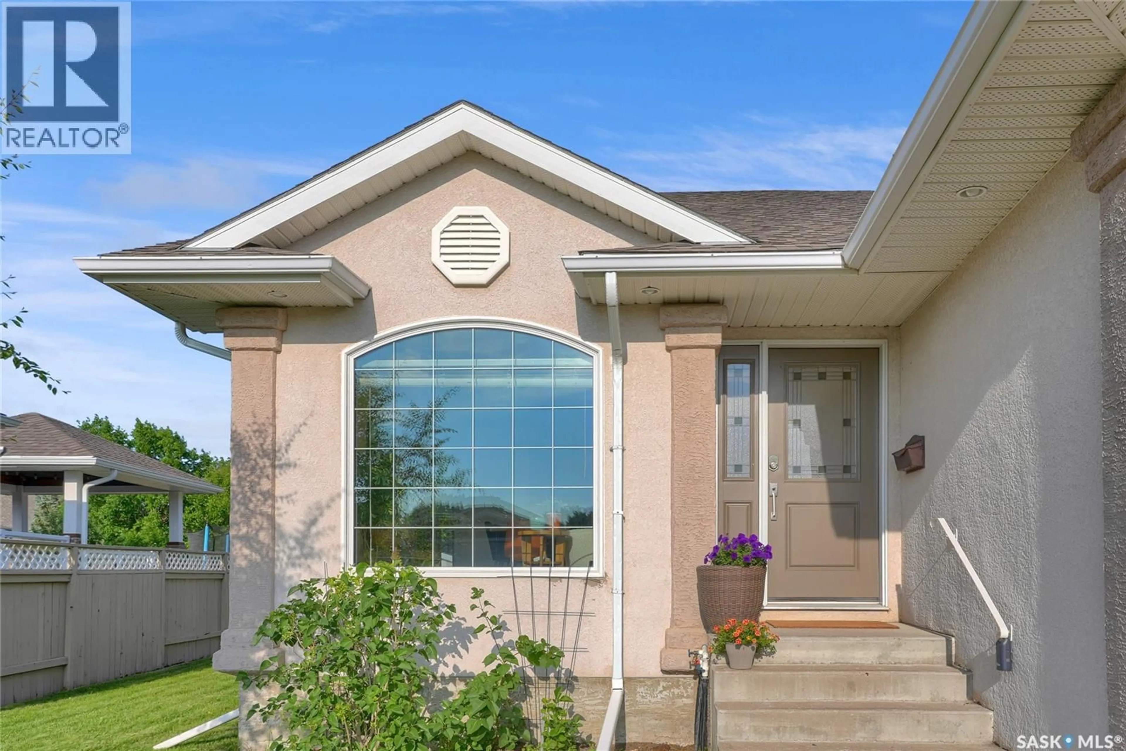 Home with vinyl exterior material, unknown for 35 MARIGOLD CRESCENT, Moose Jaw Saskatchewan S6J1L2