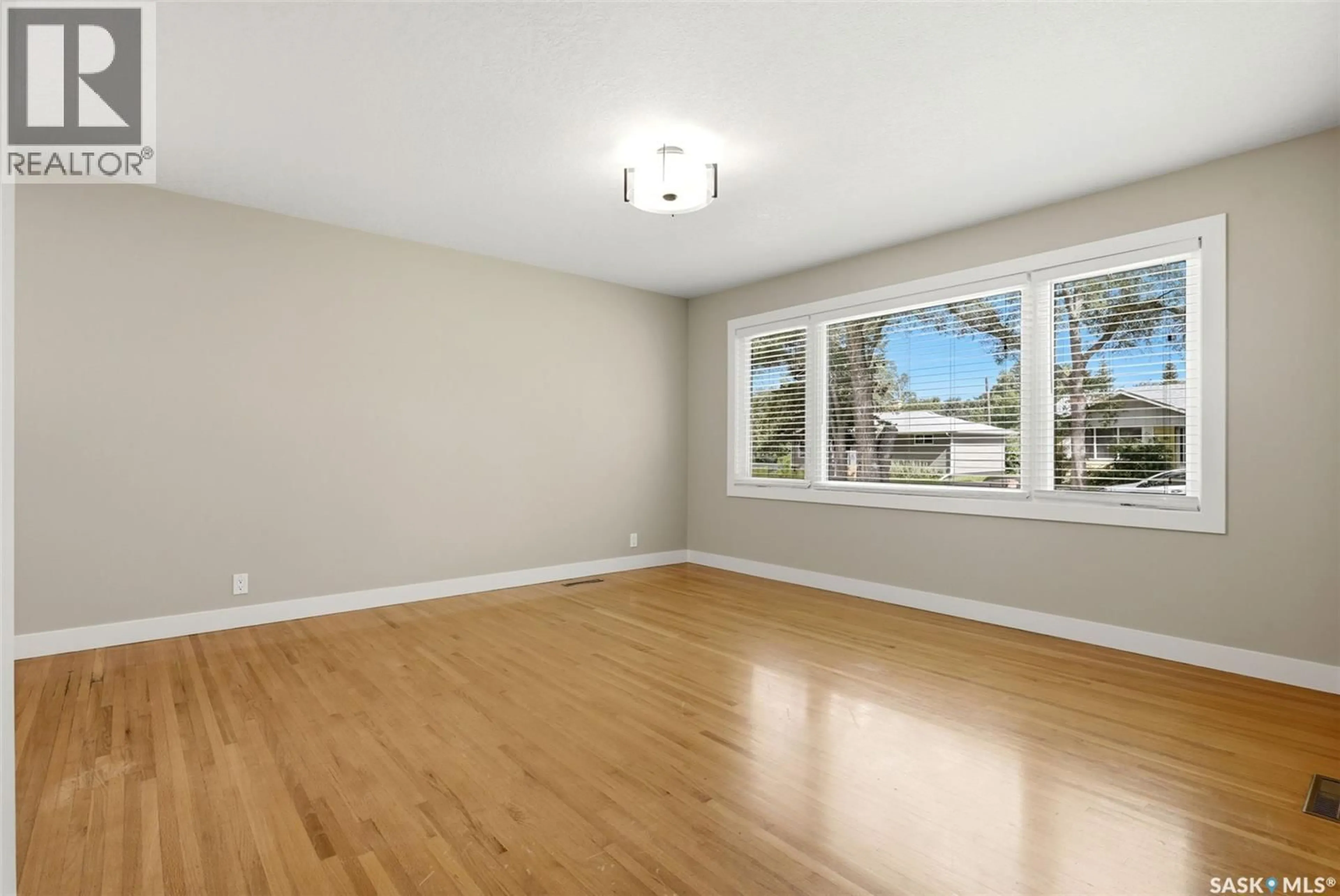 A pic of a room for 233 ORCHARD CRESCENT, Regina Saskatchewan S4S5B9