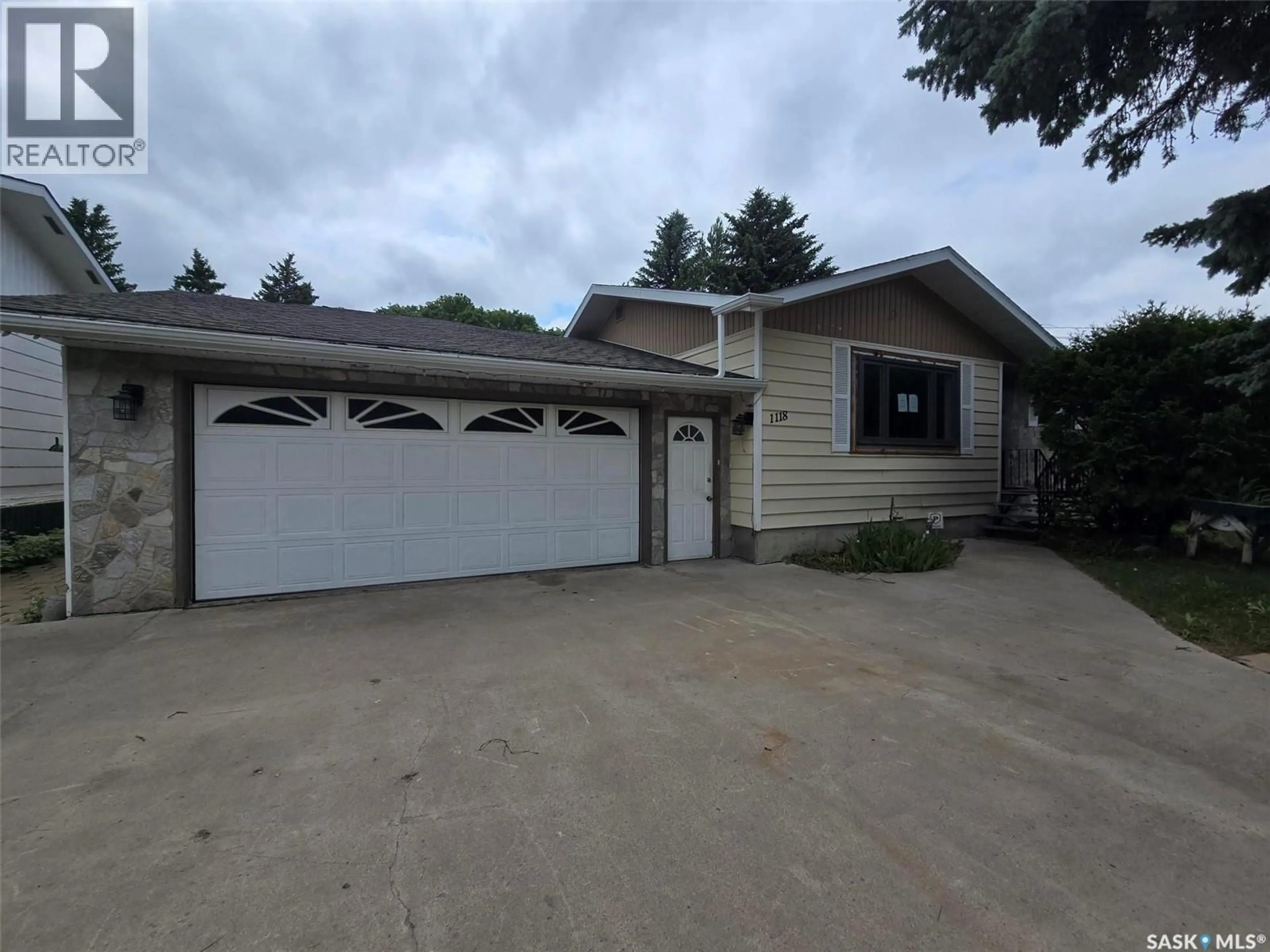 Indoor garage for 1118 BELL STREET, Indian Head Saskatchewan S0G2K0