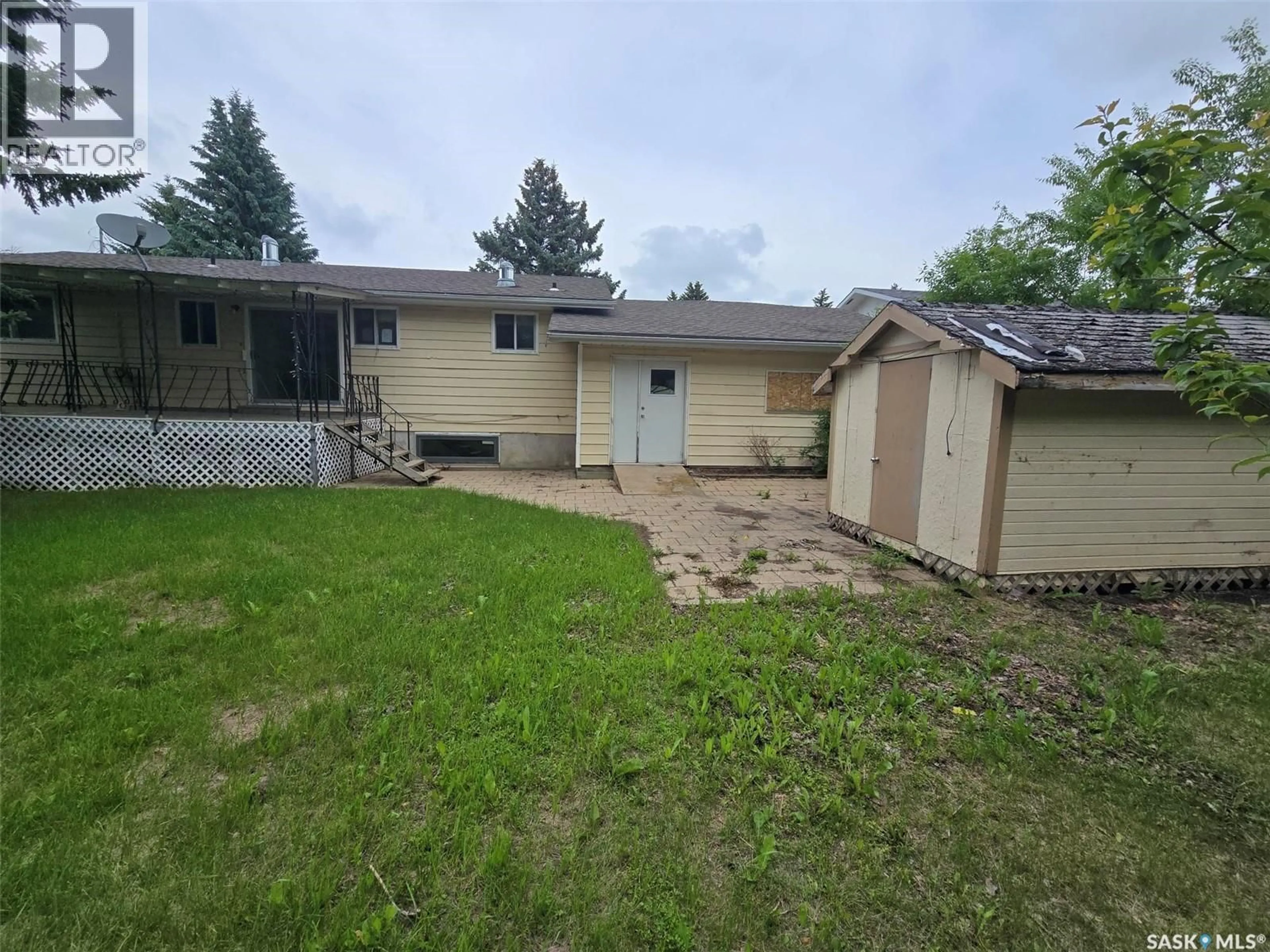 A pic from outside/outdoor area/front of a property/back of a property/a pic from drone, street for 1118 BELL STREET, Indian Head Saskatchewan S0G2K0