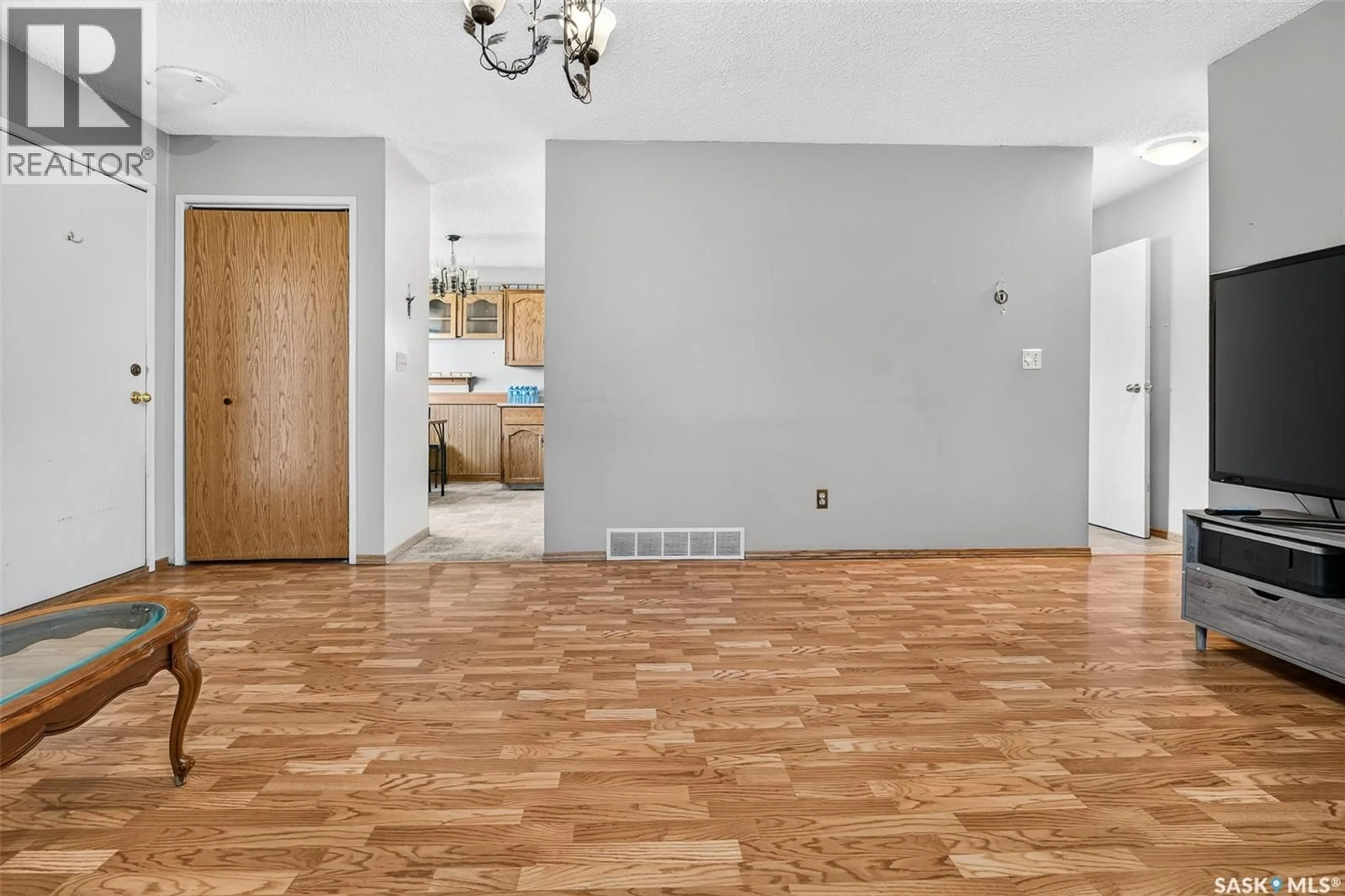 Indoor foyer for 980 BROWN STREET, Moose Jaw Saskatchewan S6H2Z2