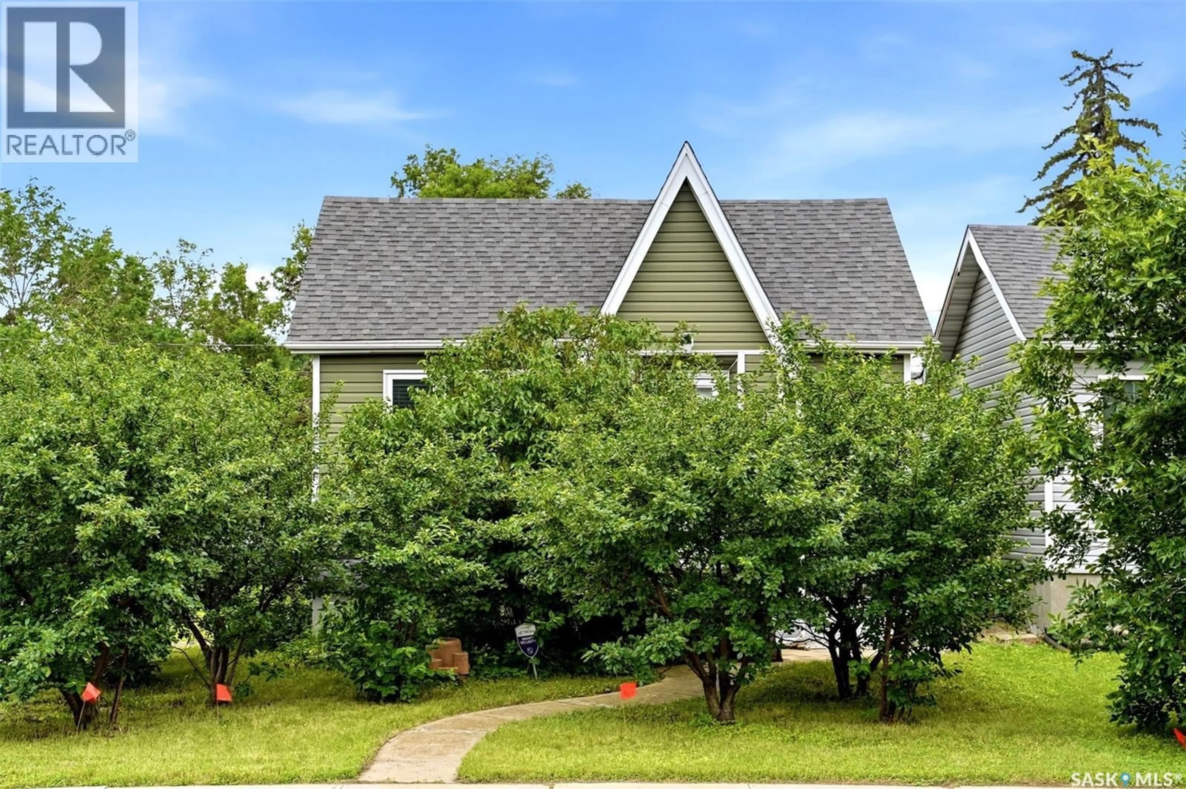 Home with vinyl exterior material, street for 303 COLLEGE AVENUE, Regina Saskatchewan S4N0W9