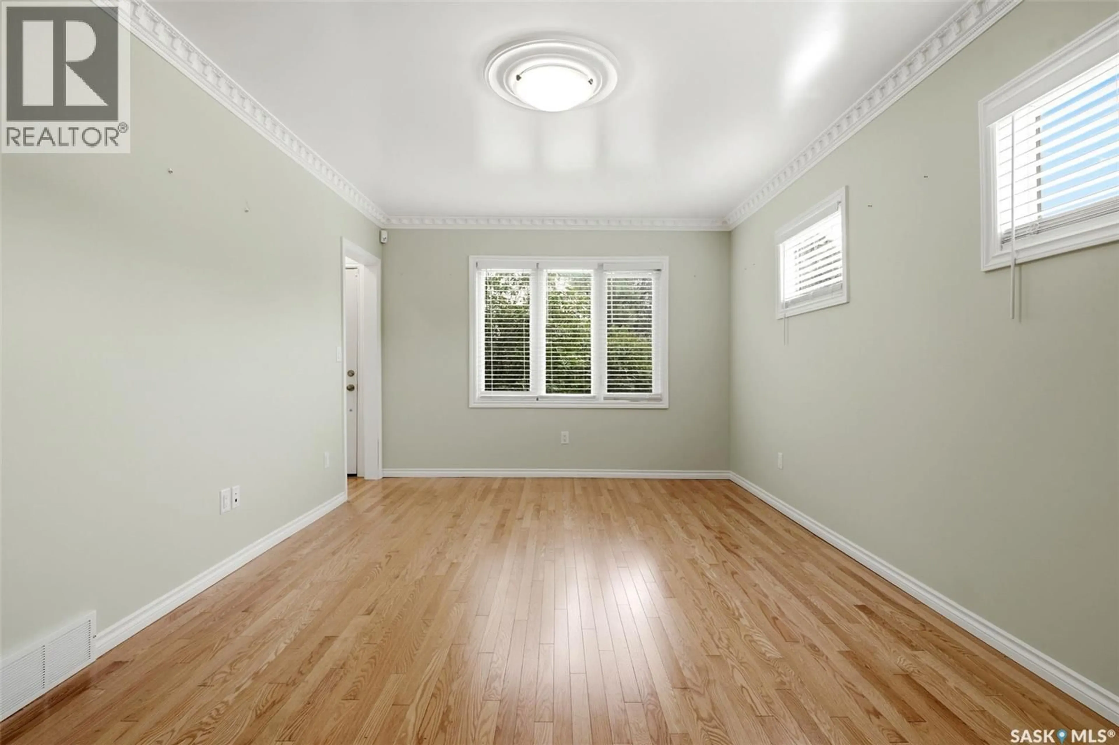 A pic of a room for 303 COLLEGE AVENUE, Regina Saskatchewan S4N0W9