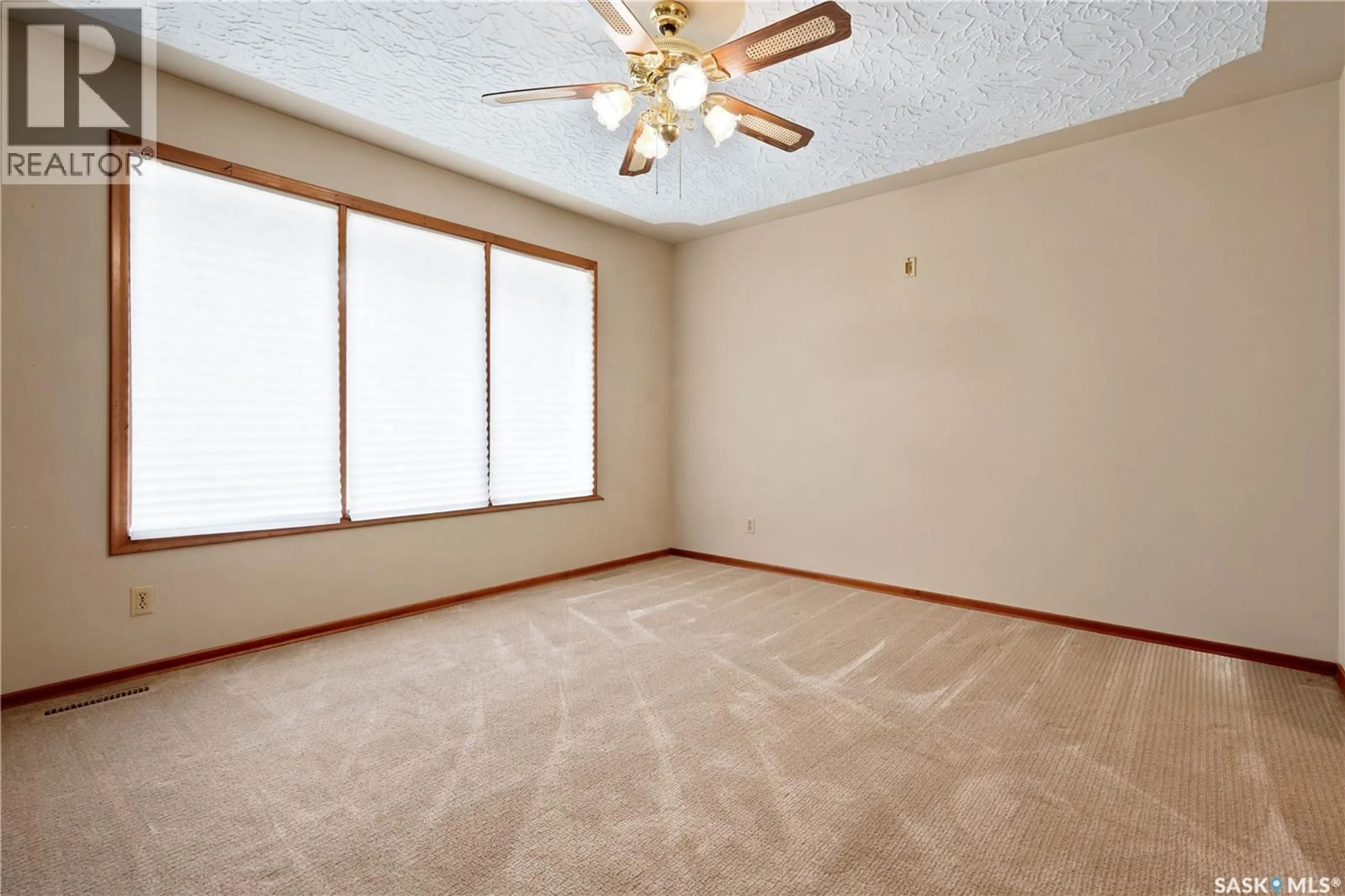 A pic of a room for 2124 ELLIOTT STREET, Regina Saskatchewan S4N3H2