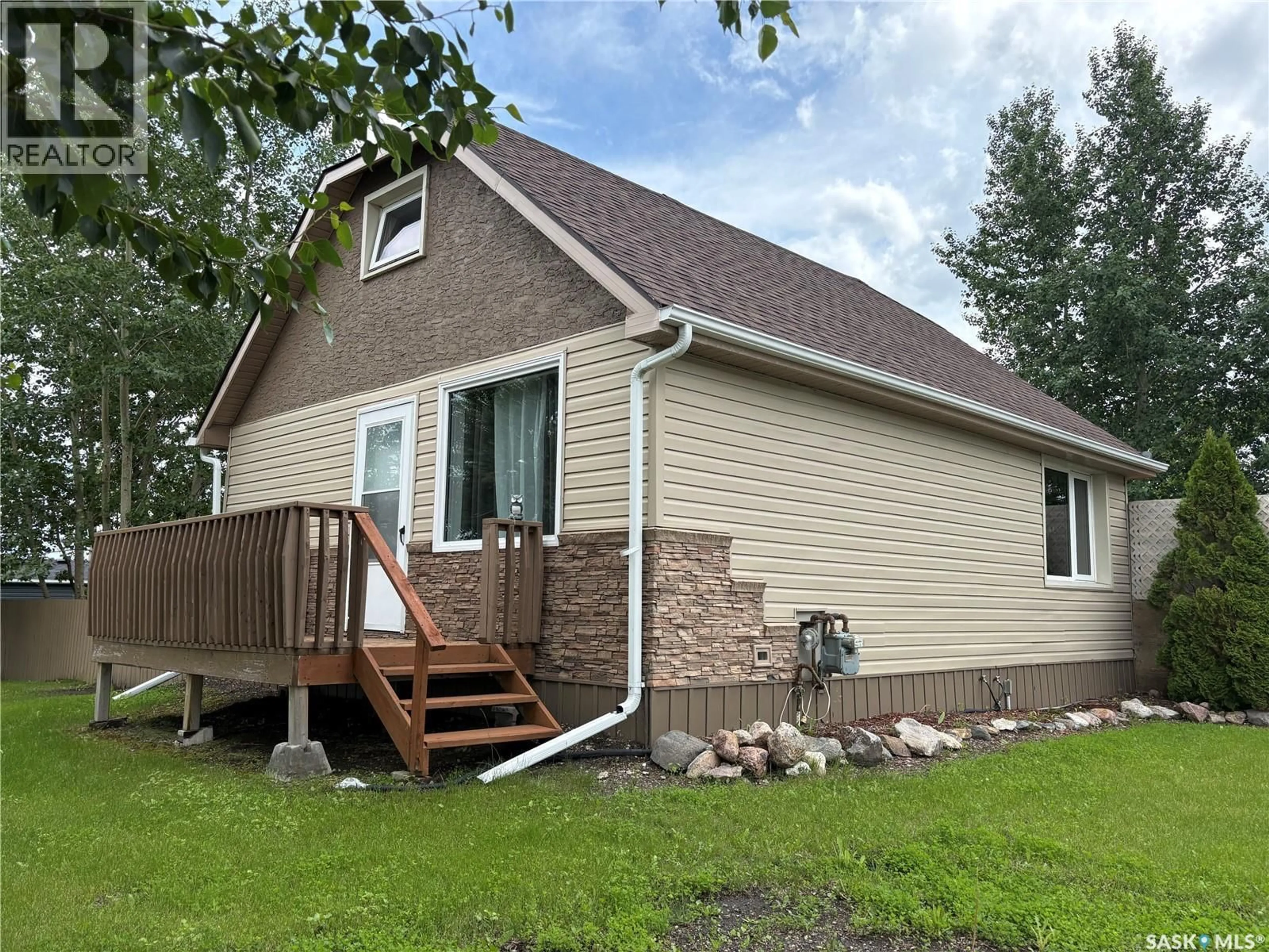 Home with vinyl exterior material, unknown for 418 16 HIGHWAY, Foam Lake Saskatchewan S0A1A0