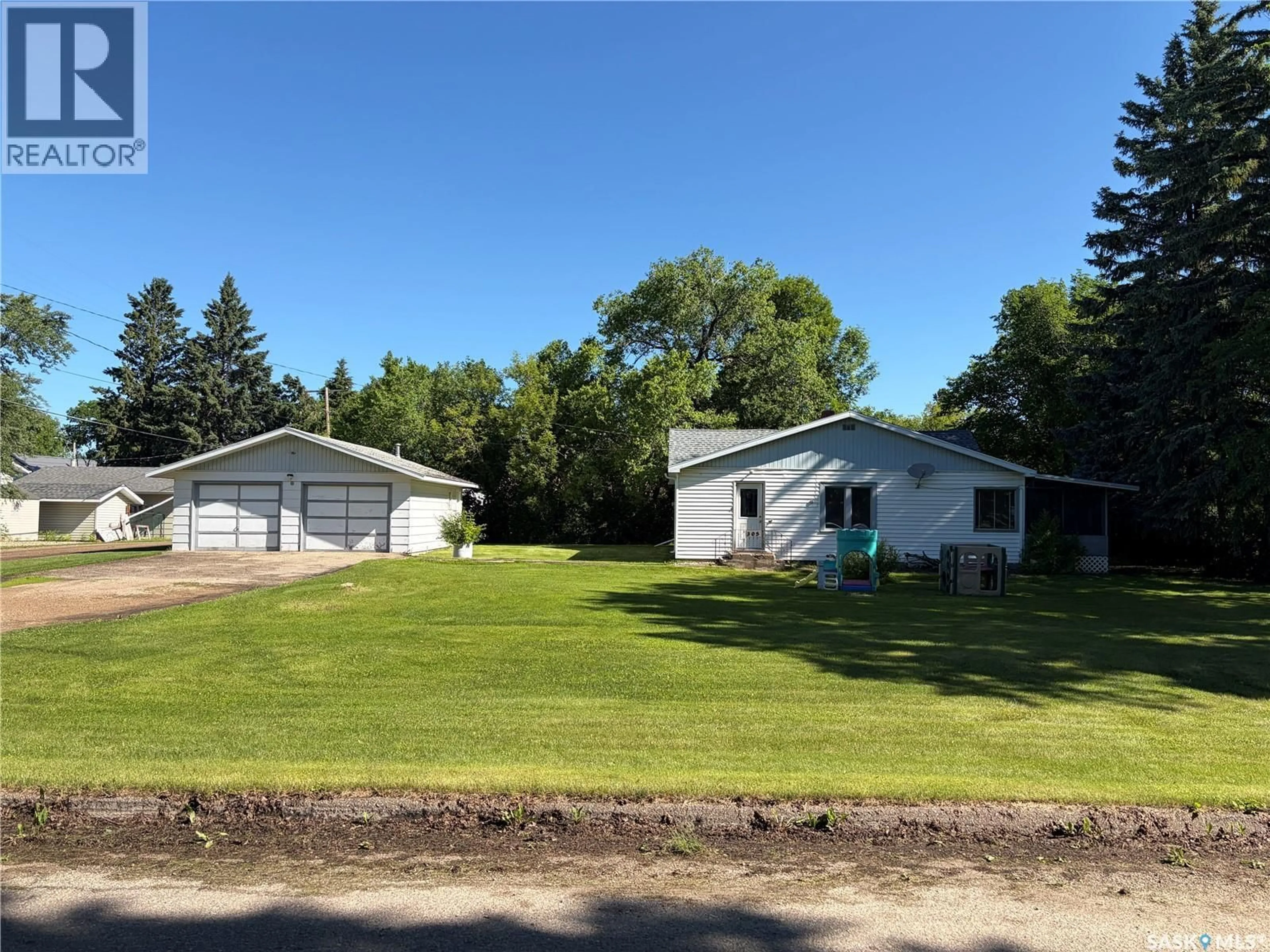 A pic from outside/outdoor area/front of a property/back of a property/a pic from drone, street for 305 1ST STREET, Wadena Saskatchewan S0A4J0