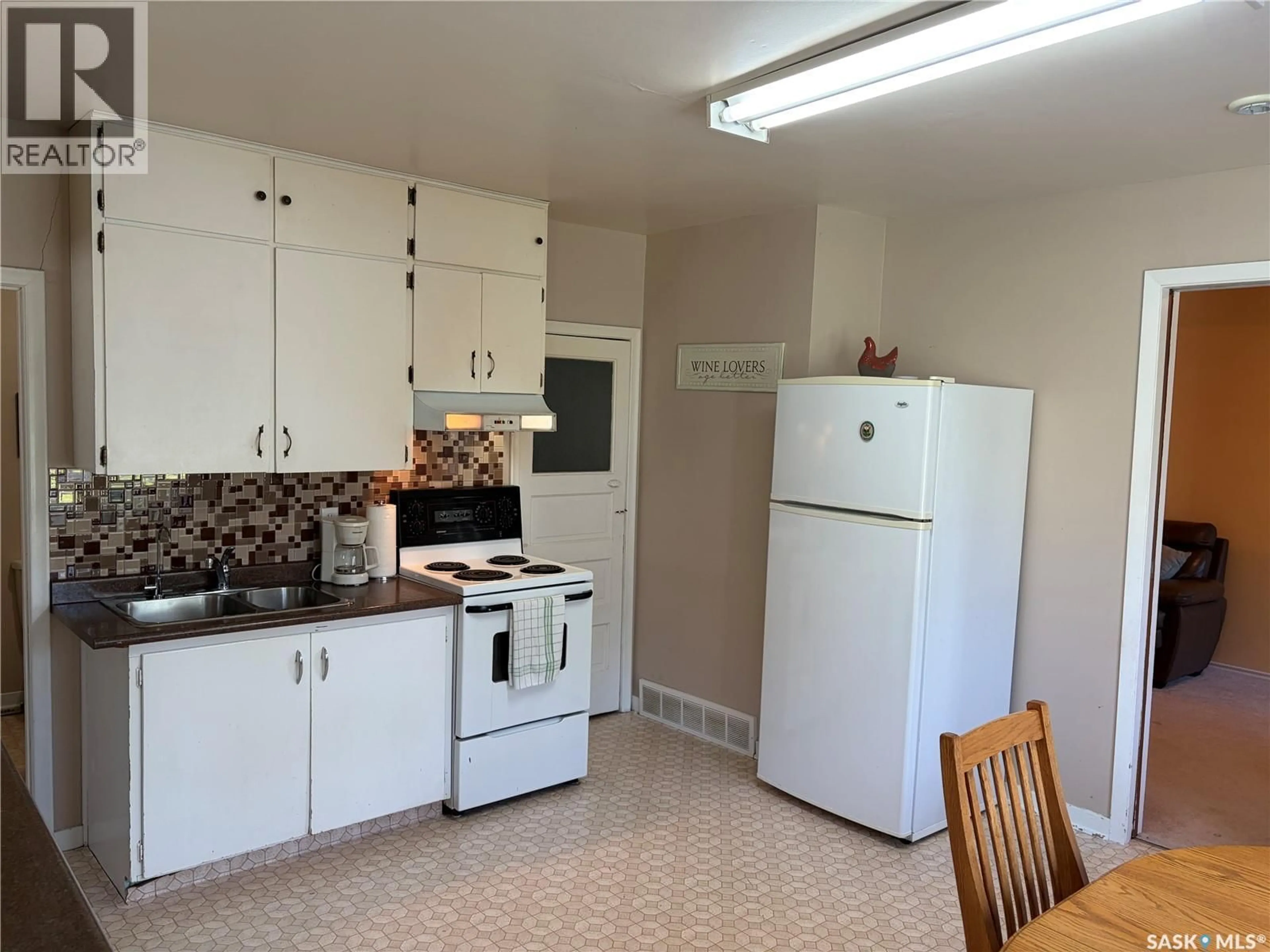 Standard kitchen, unknown for 305 1ST STREET, Wadena Saskatchewan S0A4J0